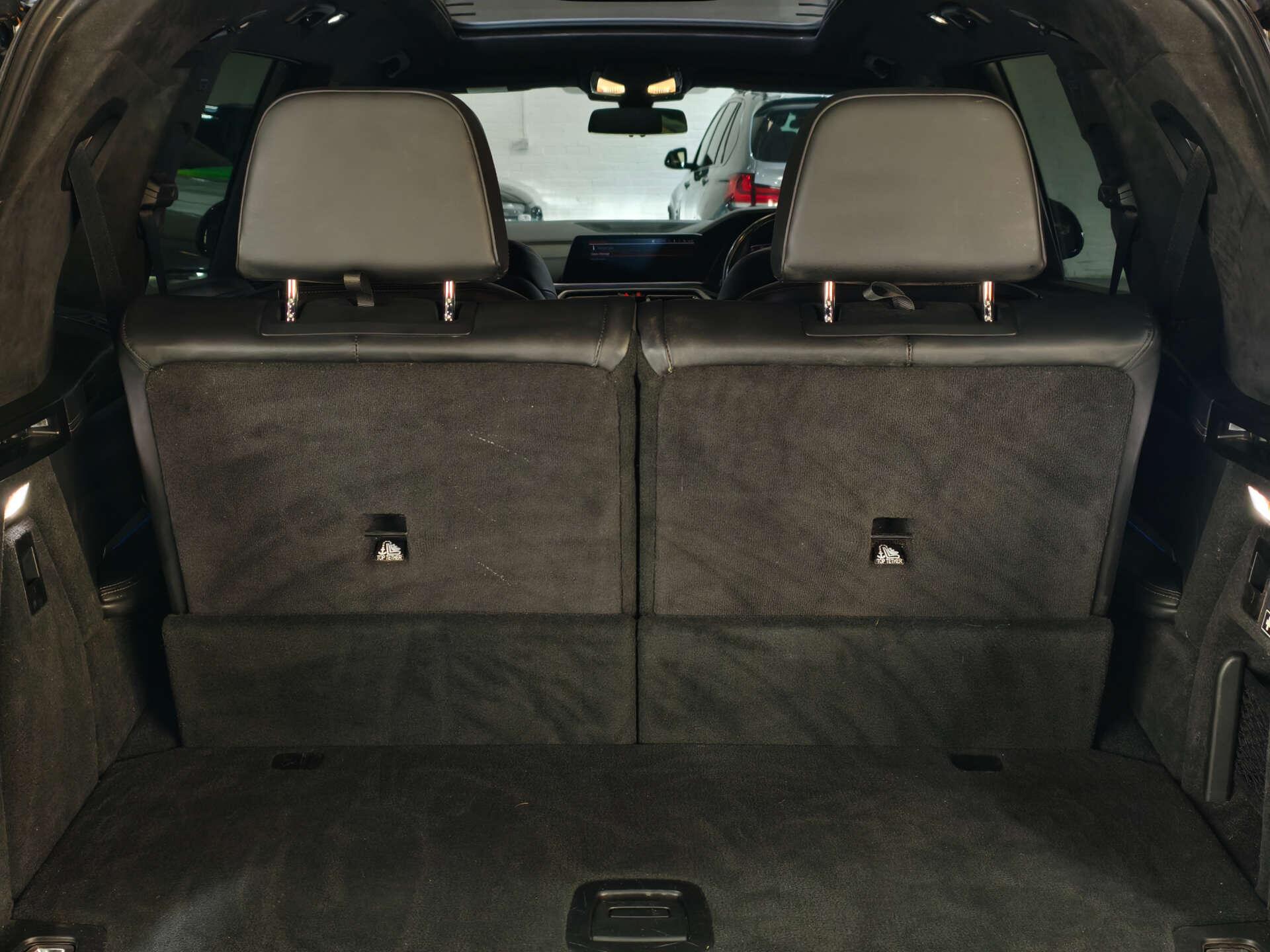 BMW X7 view 26