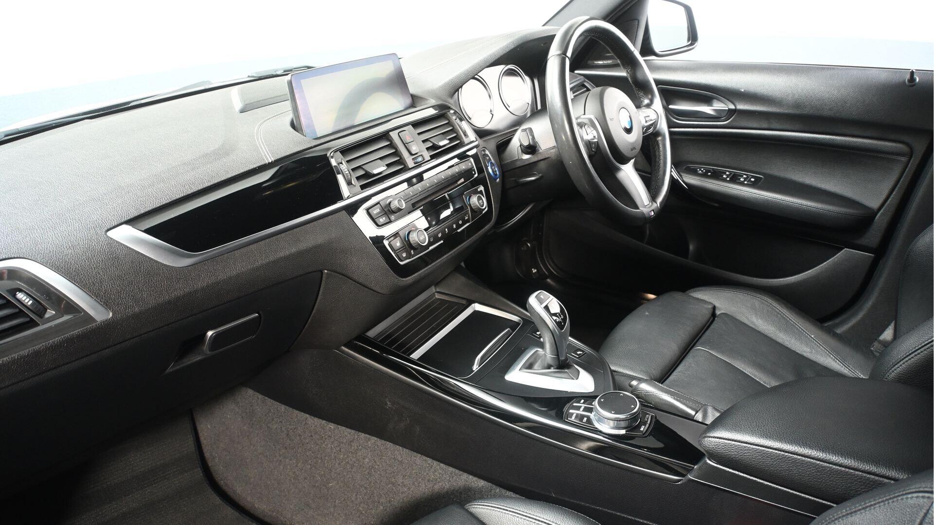 BMW 1 Series view 7