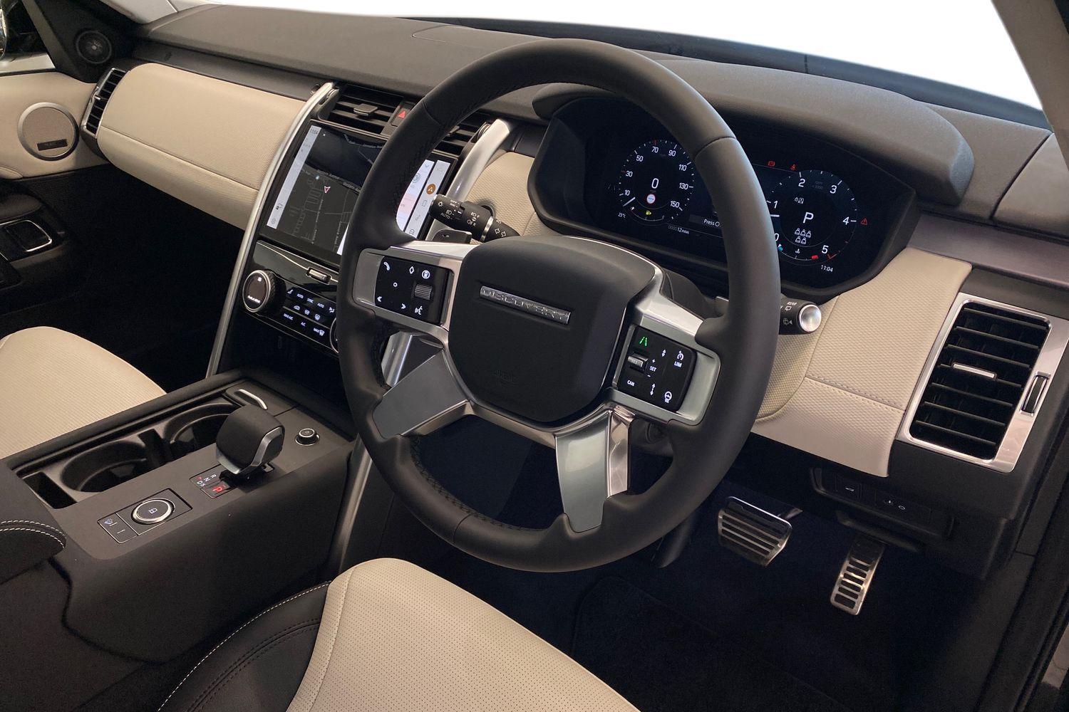 Land Rover Discovery view 16