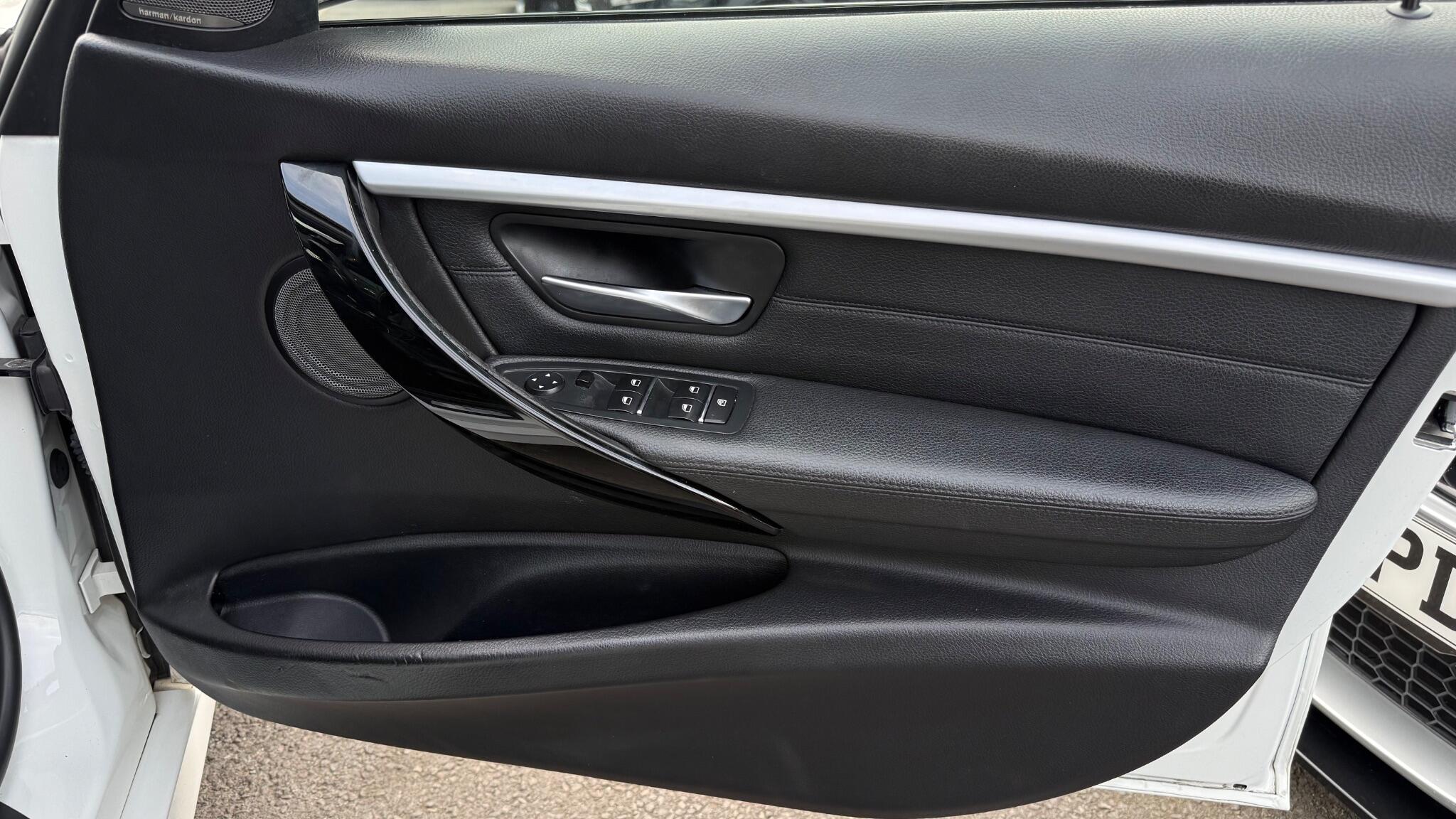 BMW 3 Series view 20