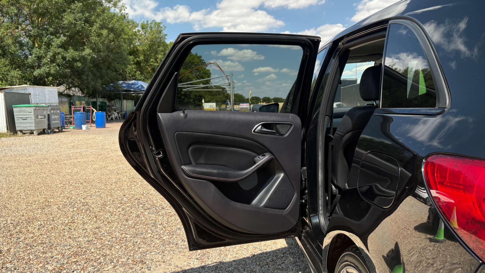 Mercedes-Benz B-Class view 33
