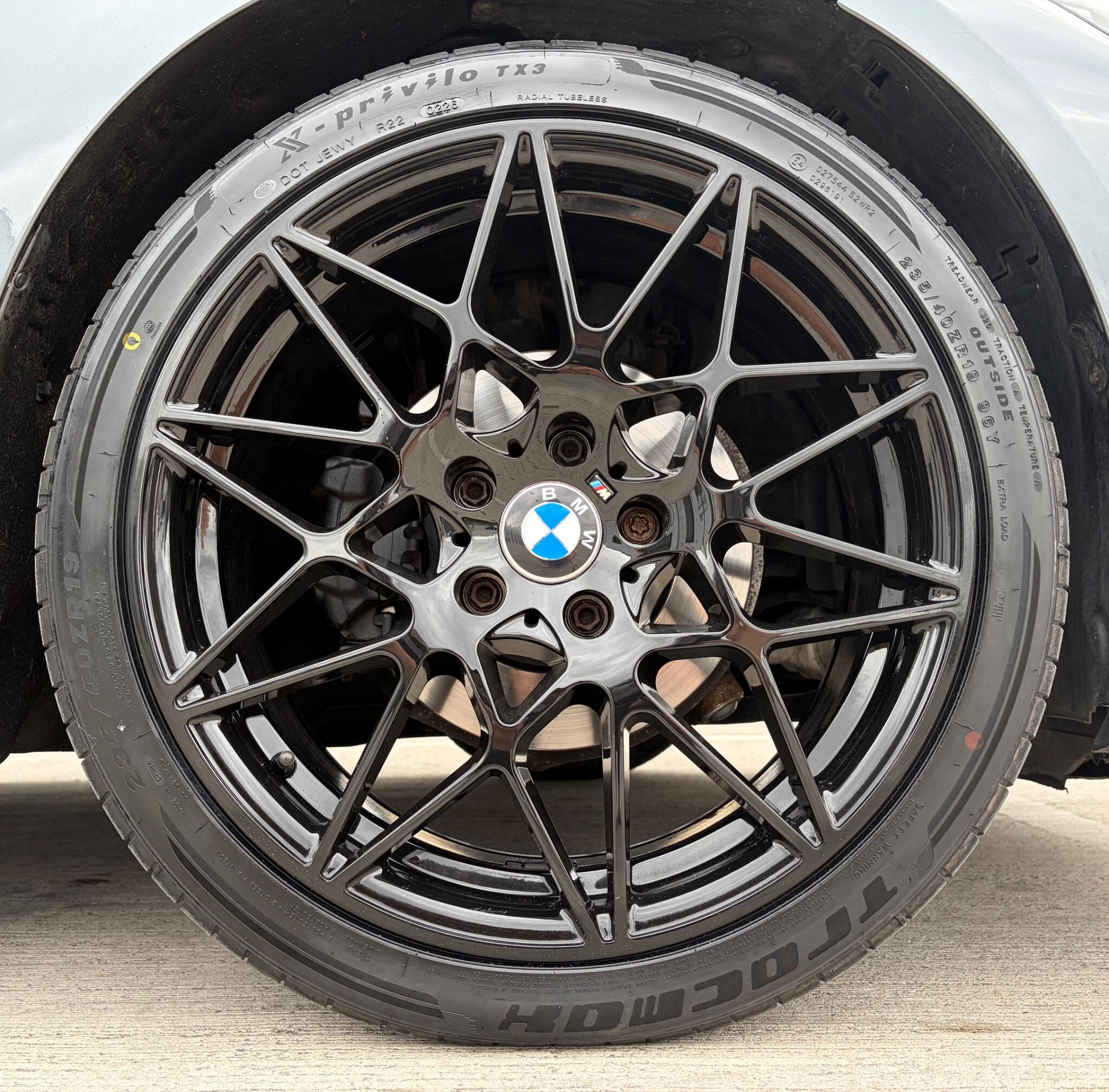 BMW 3 Series view 19