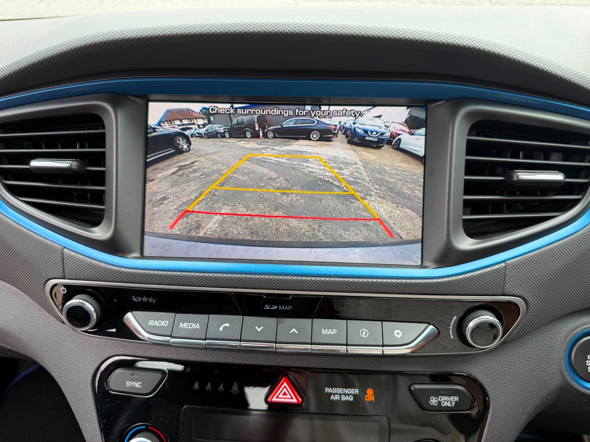 Hyundai Ioniq view 21