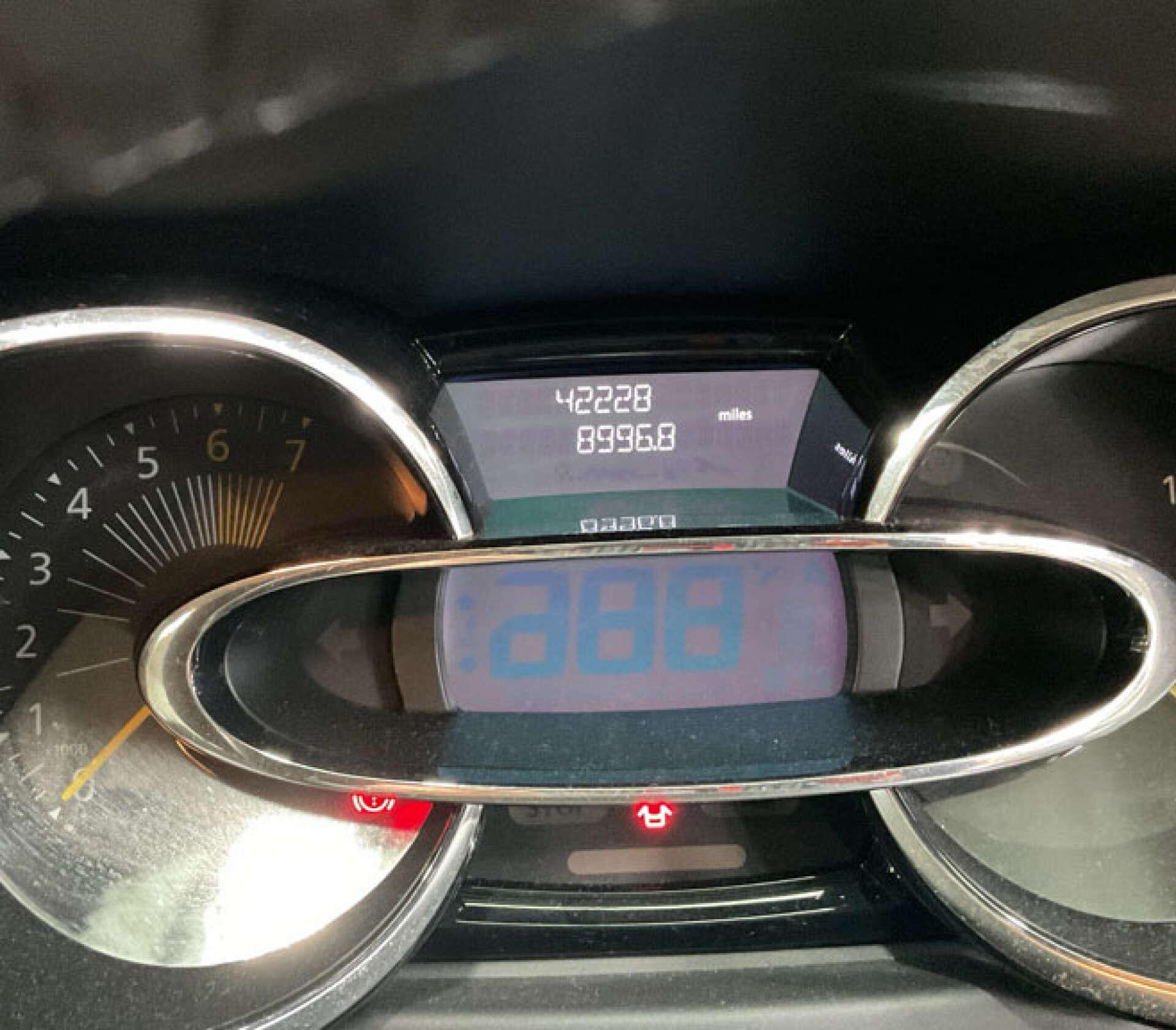 Renault Clio view 6