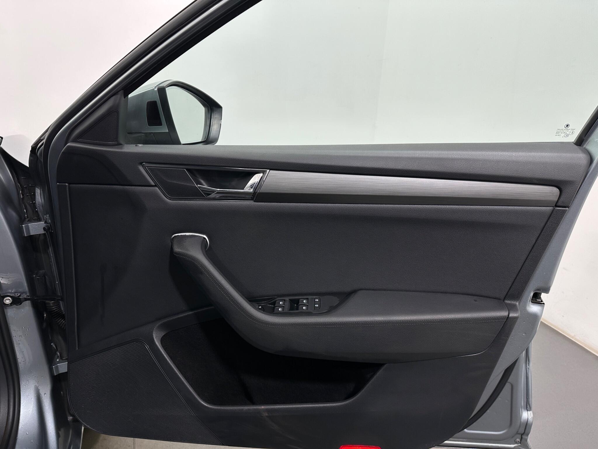 Skoda Superb view 34