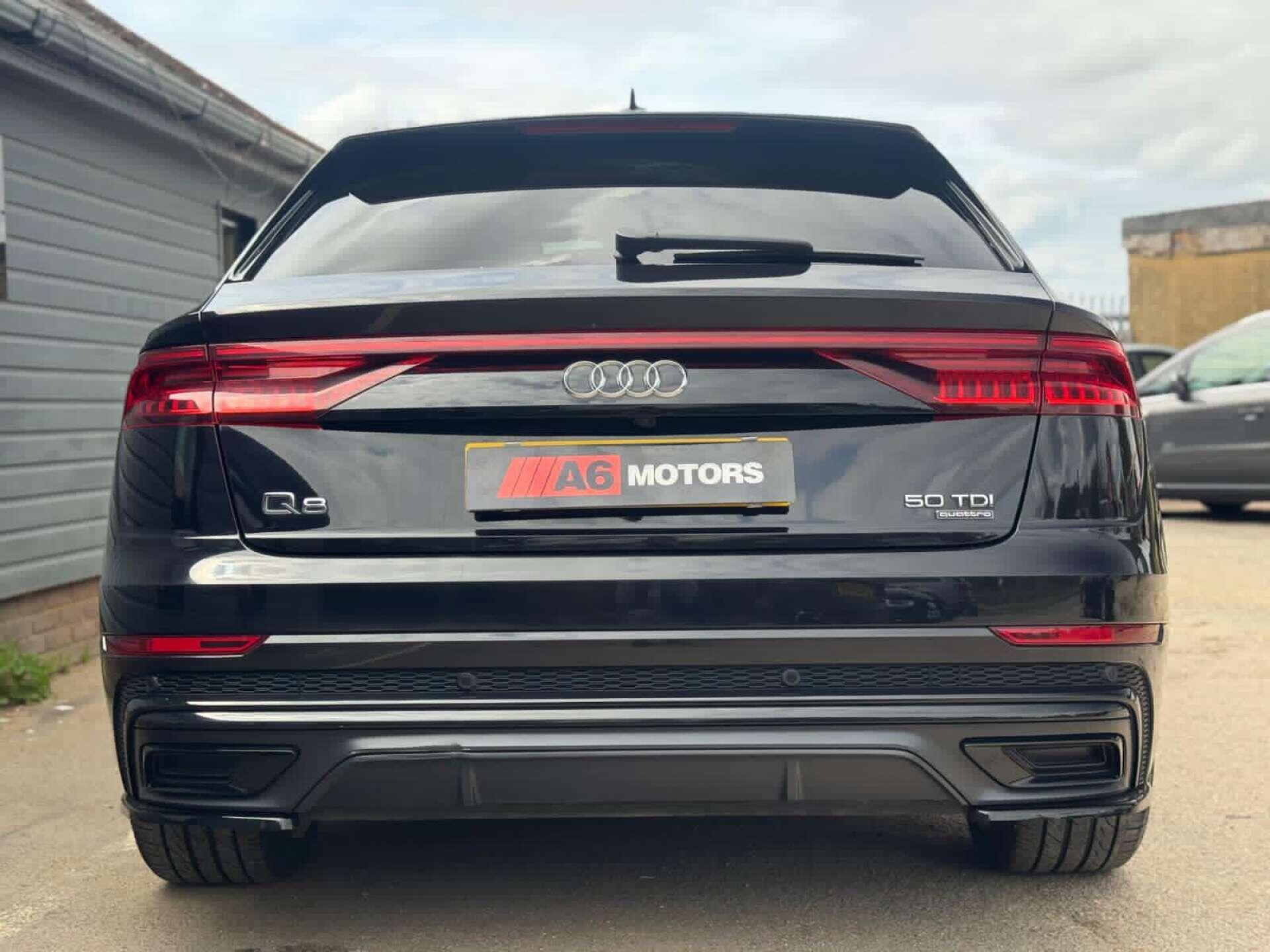 Audi Q8 view 13