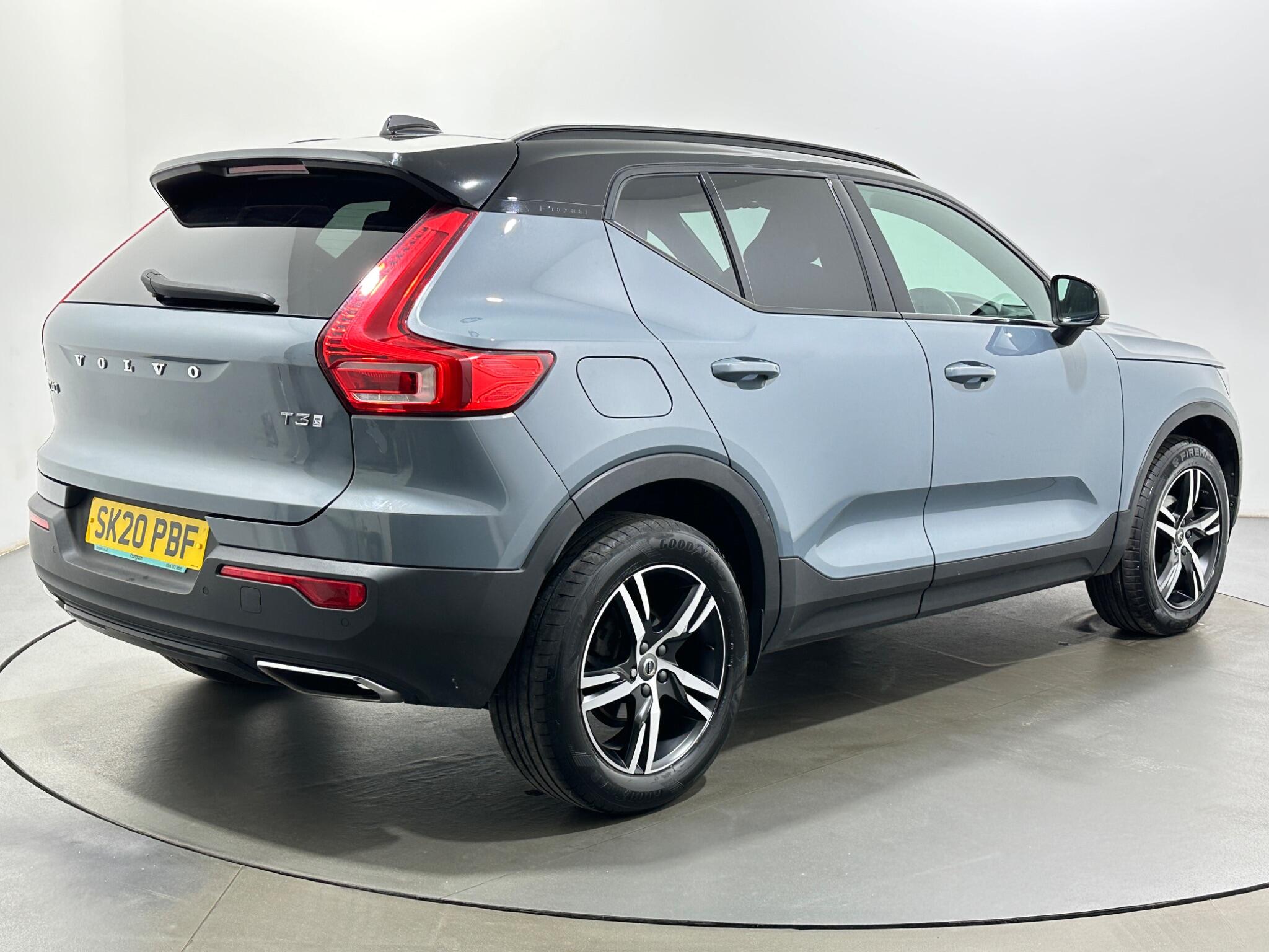 Volvo XC40 view 8