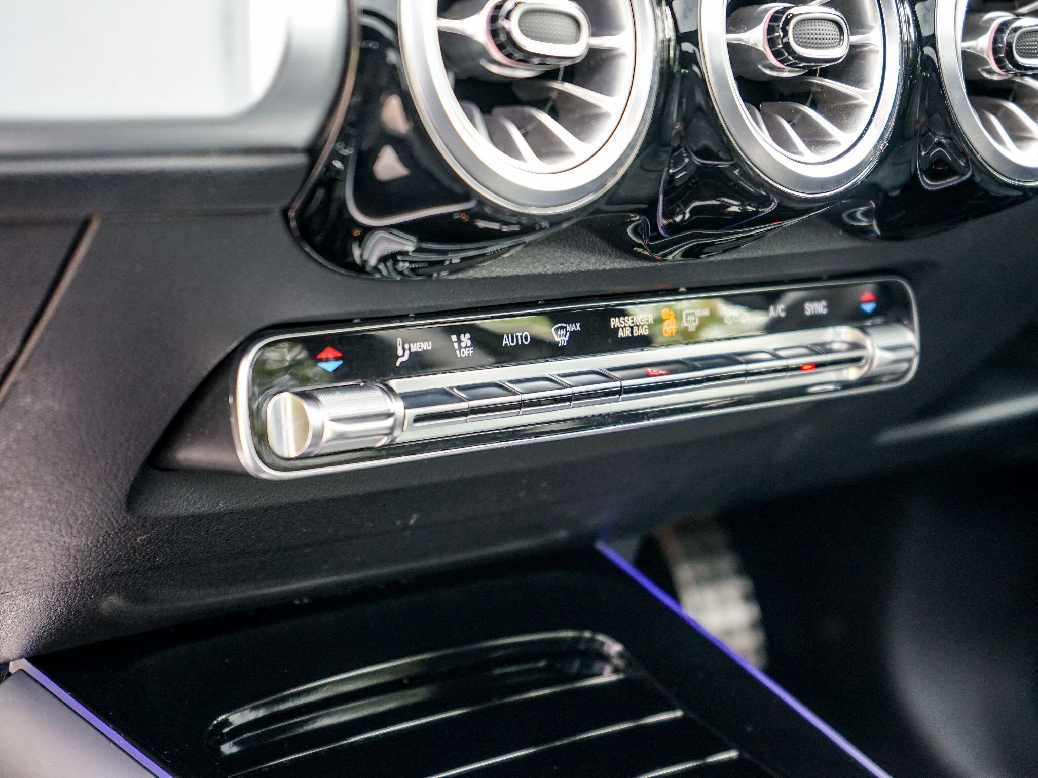 Mercedes-Benz GLB view 19