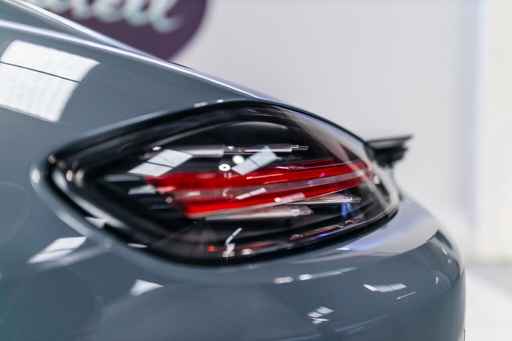 Porsche Cayman view 16