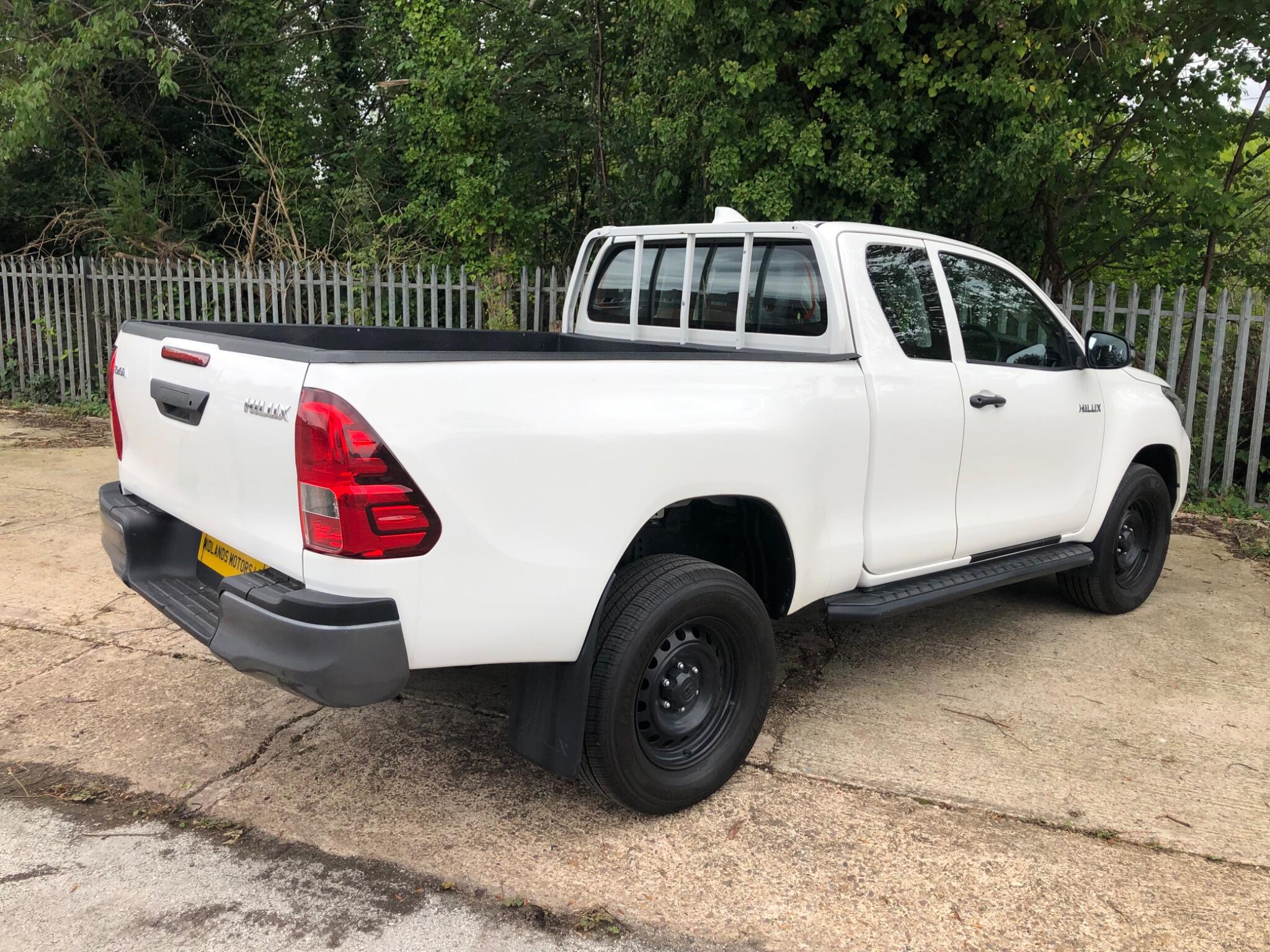 Toyota Hilux view 10
