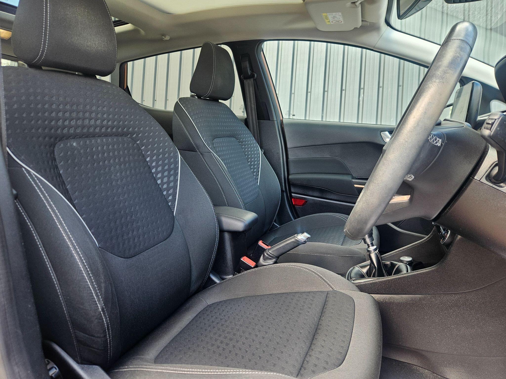 2017 Ford Fiesta image 18