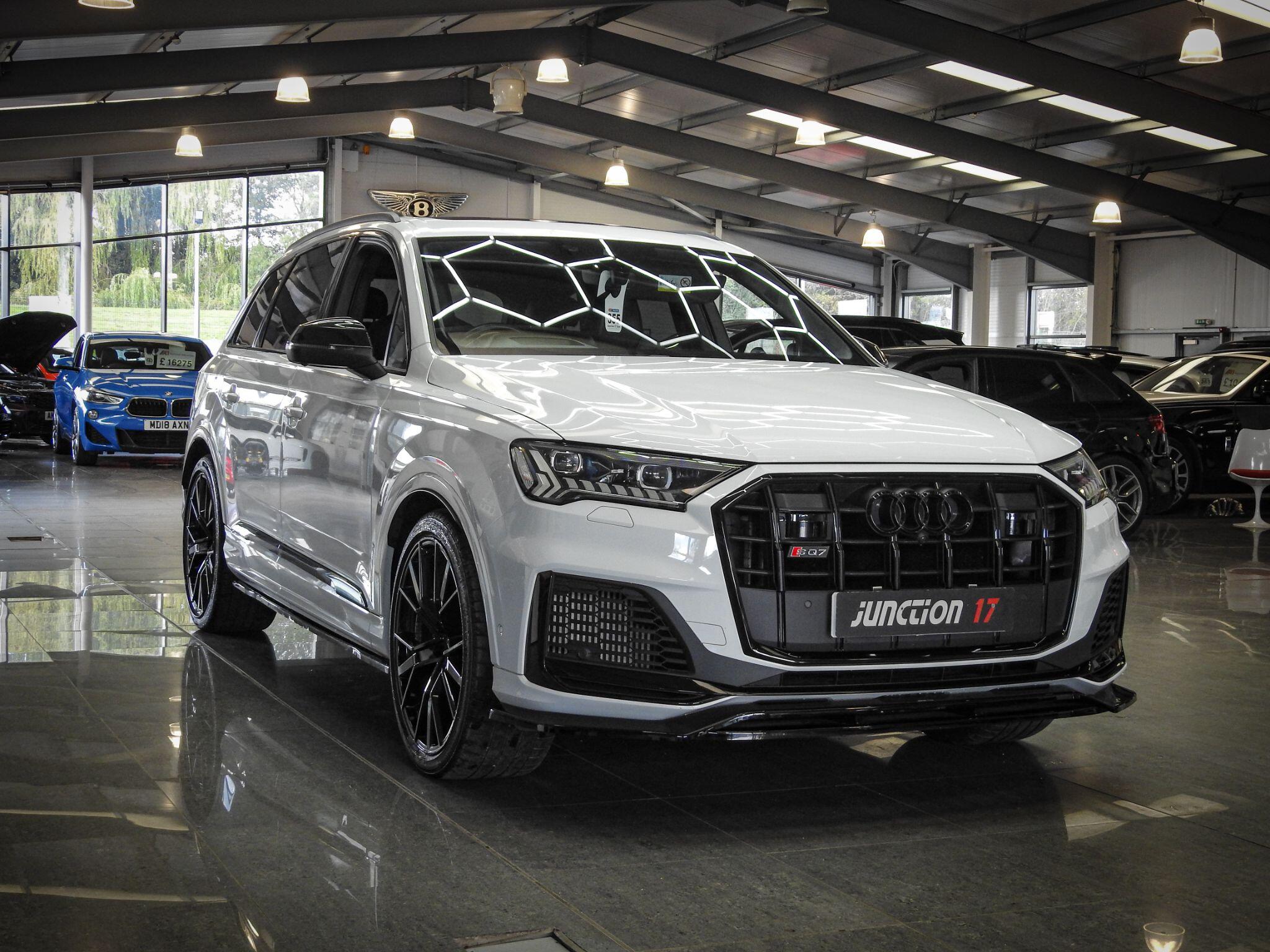 Audi SQ7 view 5