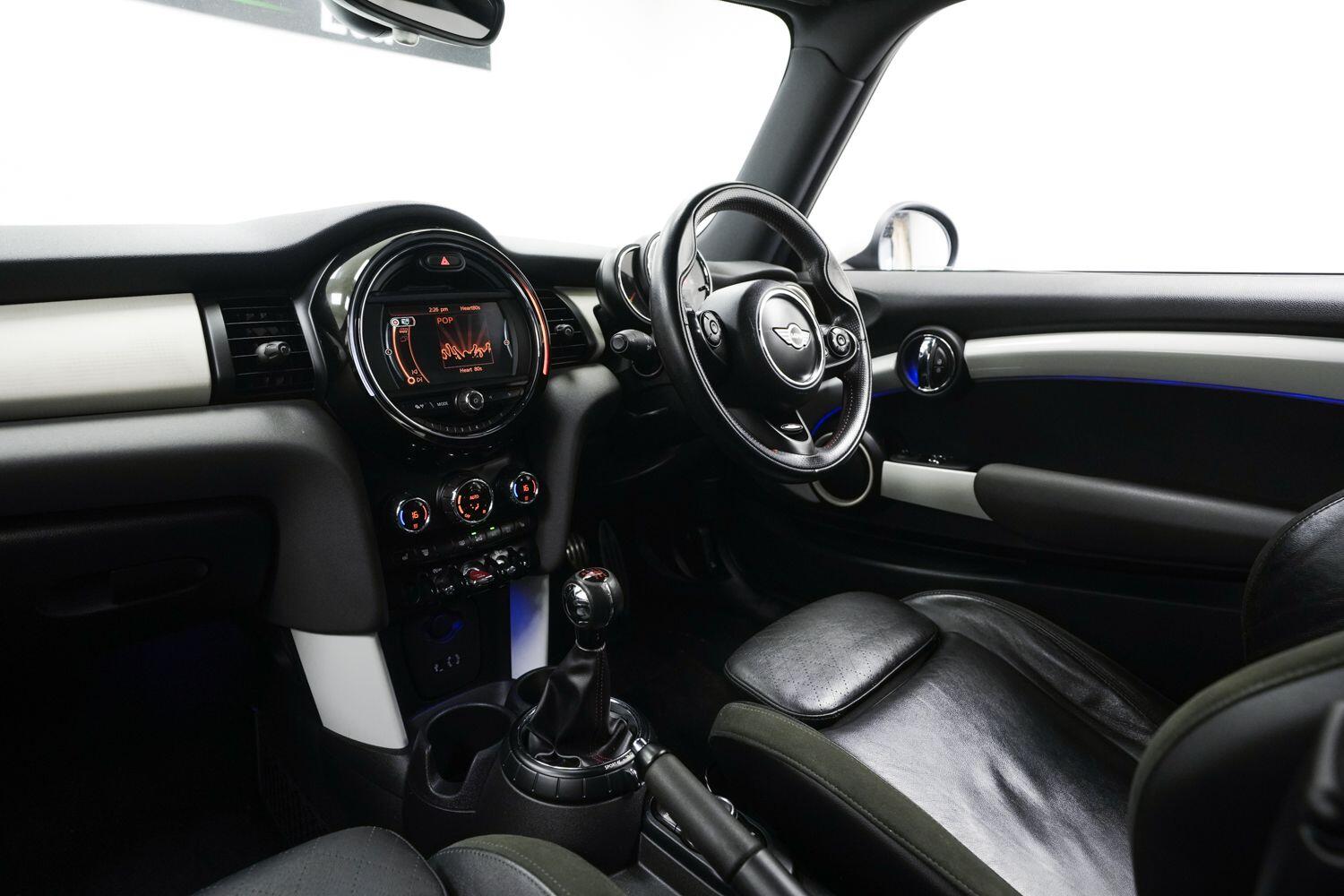 Mini Hatch view 22