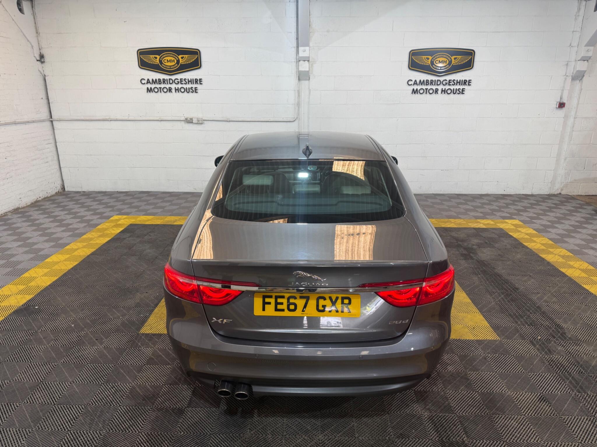 Jaguar XF view 11