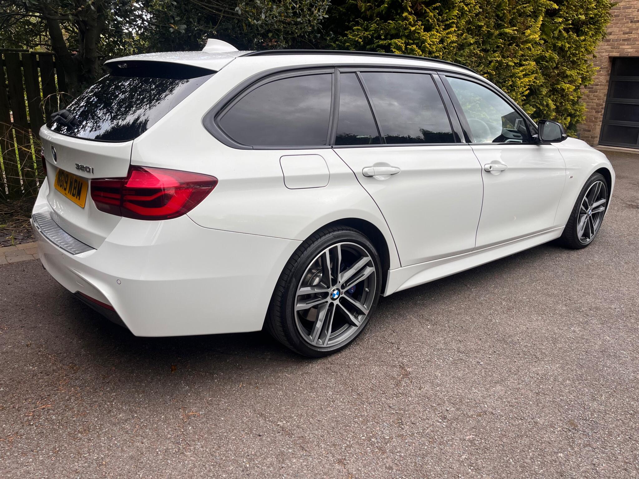 BMW 3 Series view 16