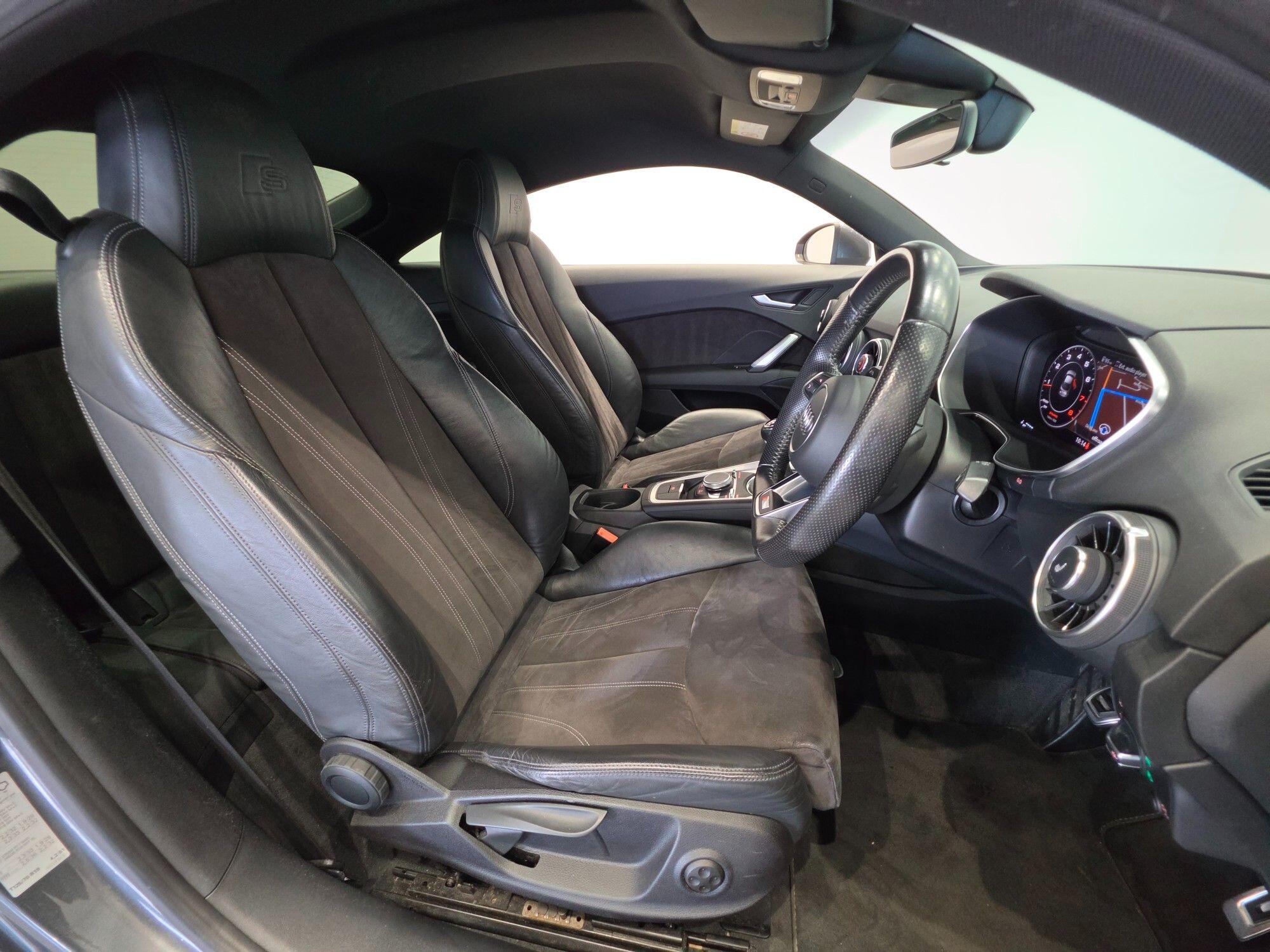Audi TT view 26