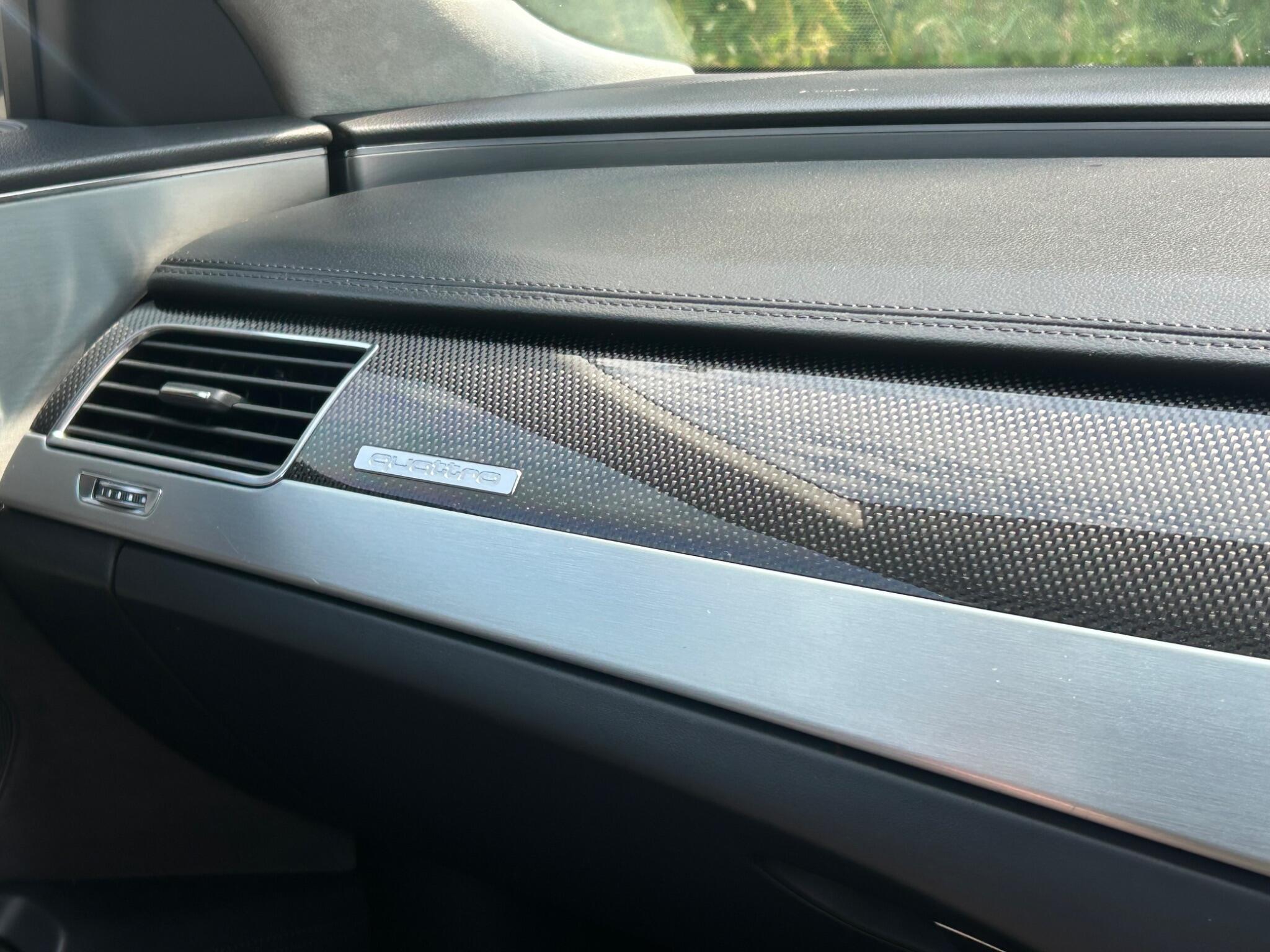 Audi S8 view 39