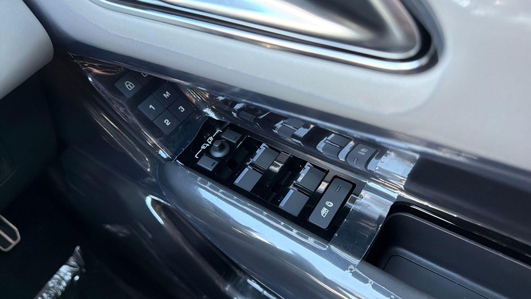 Land Rover Range Rover Velar view 24