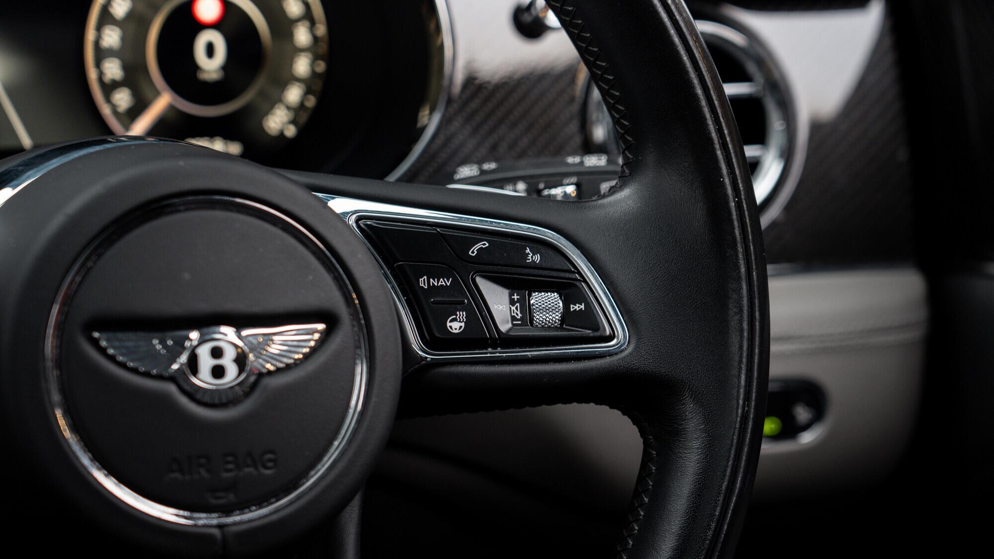 Bentley Bentayga view 35