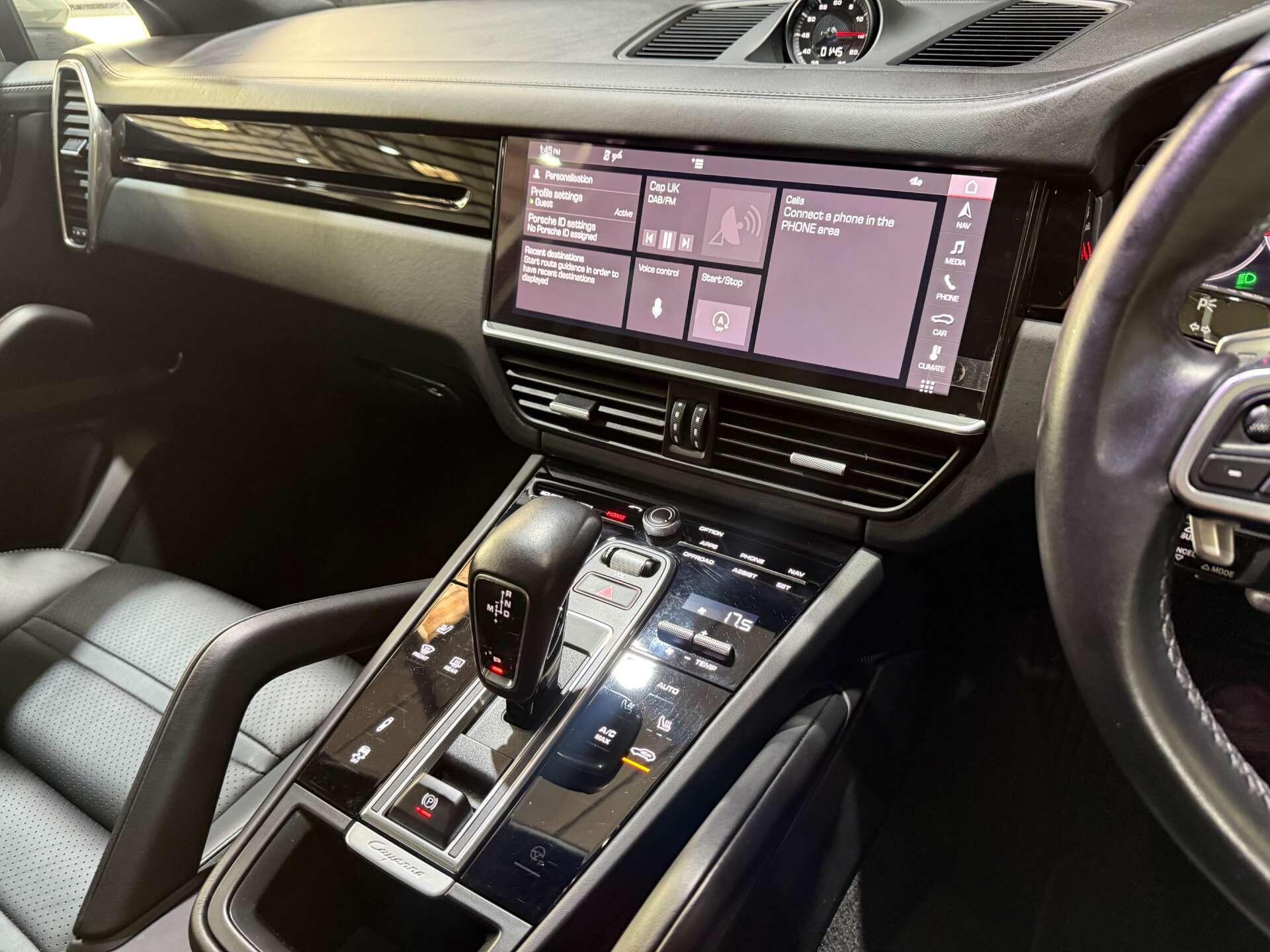 Porsche Cayenne view 38