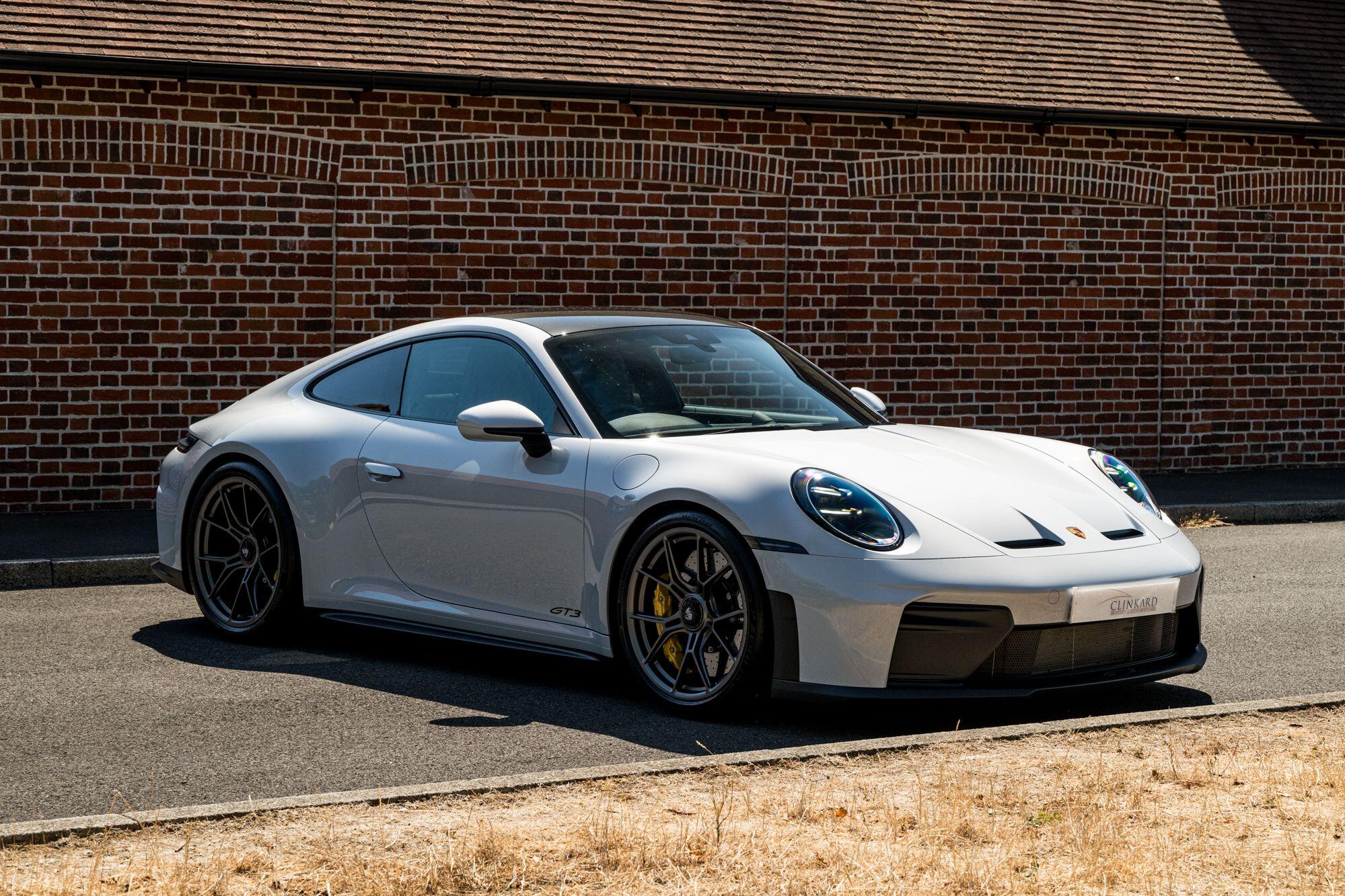 Porsche 911 view 8