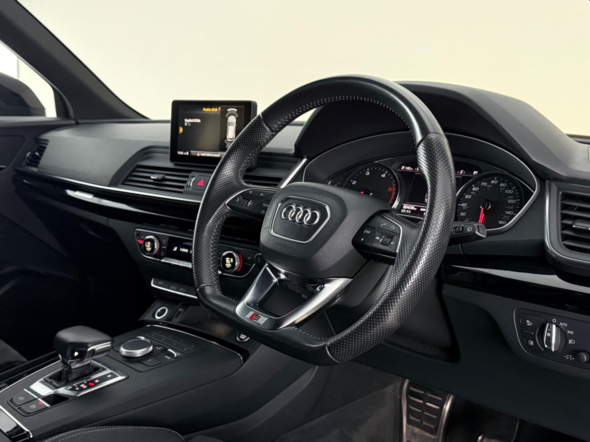 Audi Q5 view 3