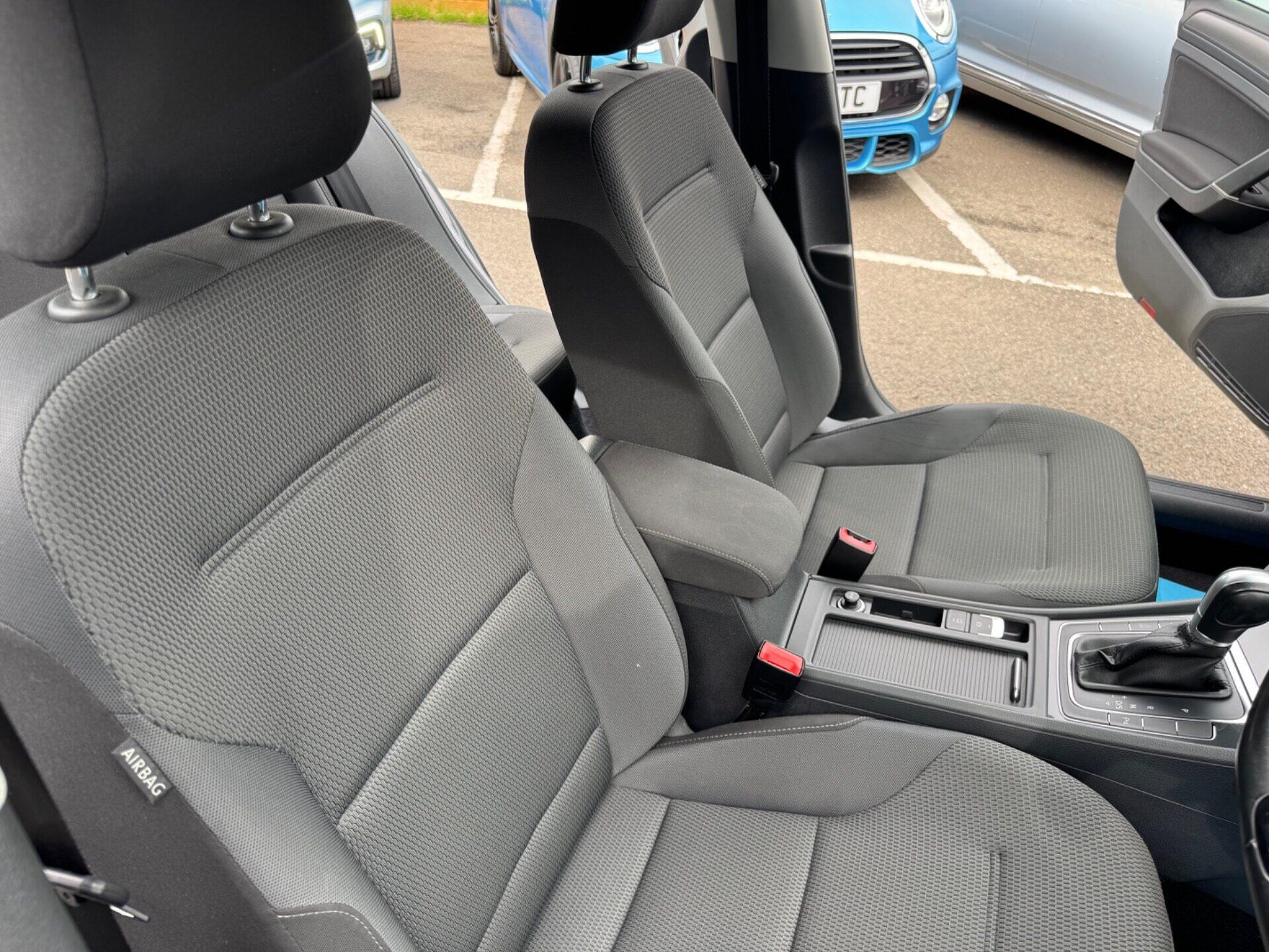 Volkswagen Golf view 36