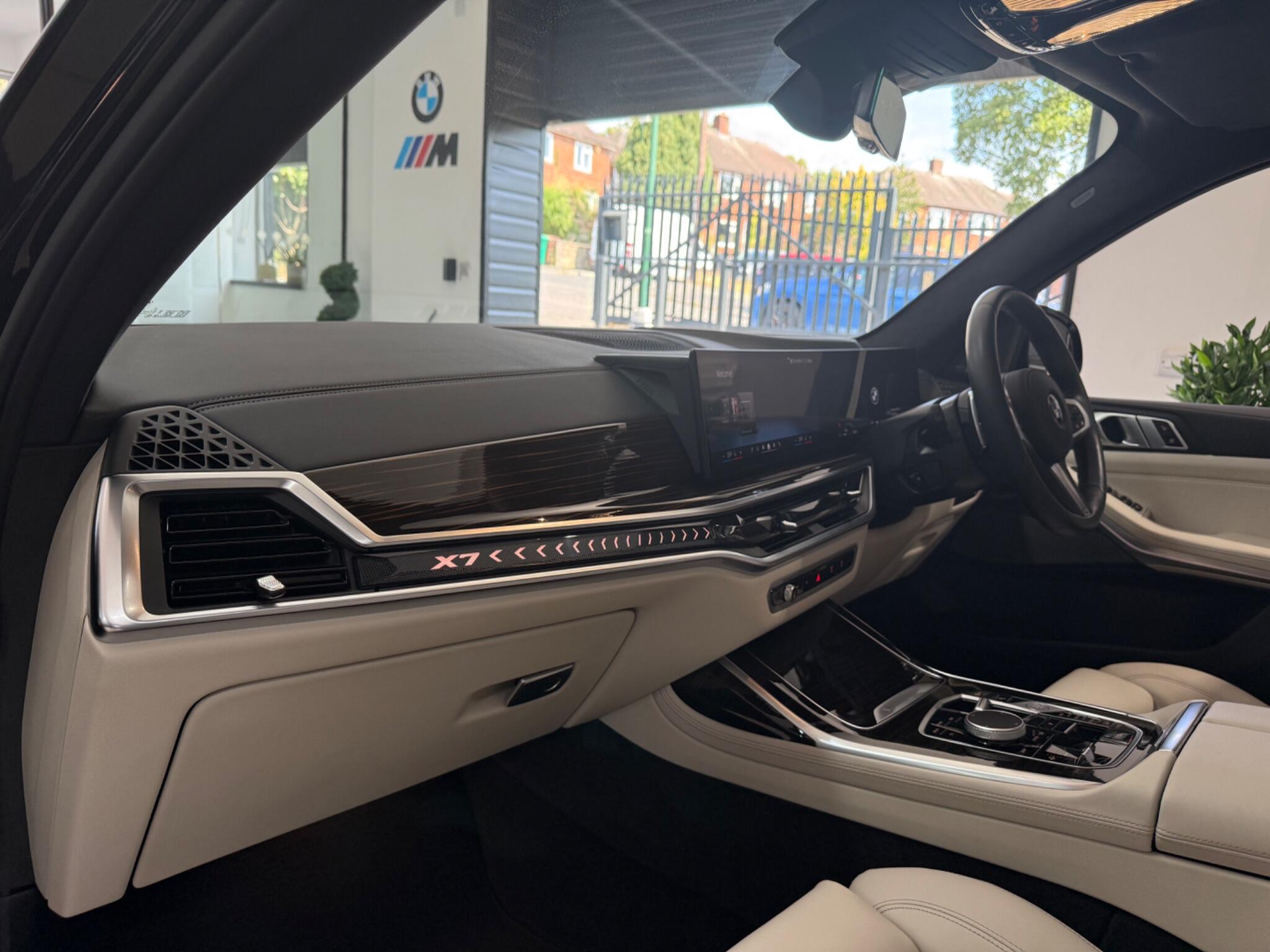 BMW X7 view 56