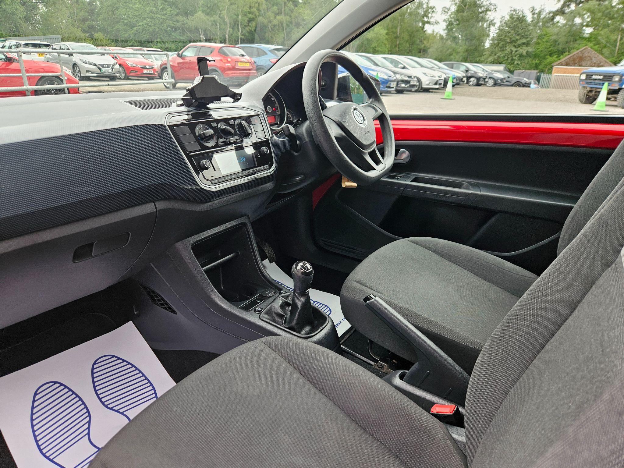 2017 Volkswagen up! image 16