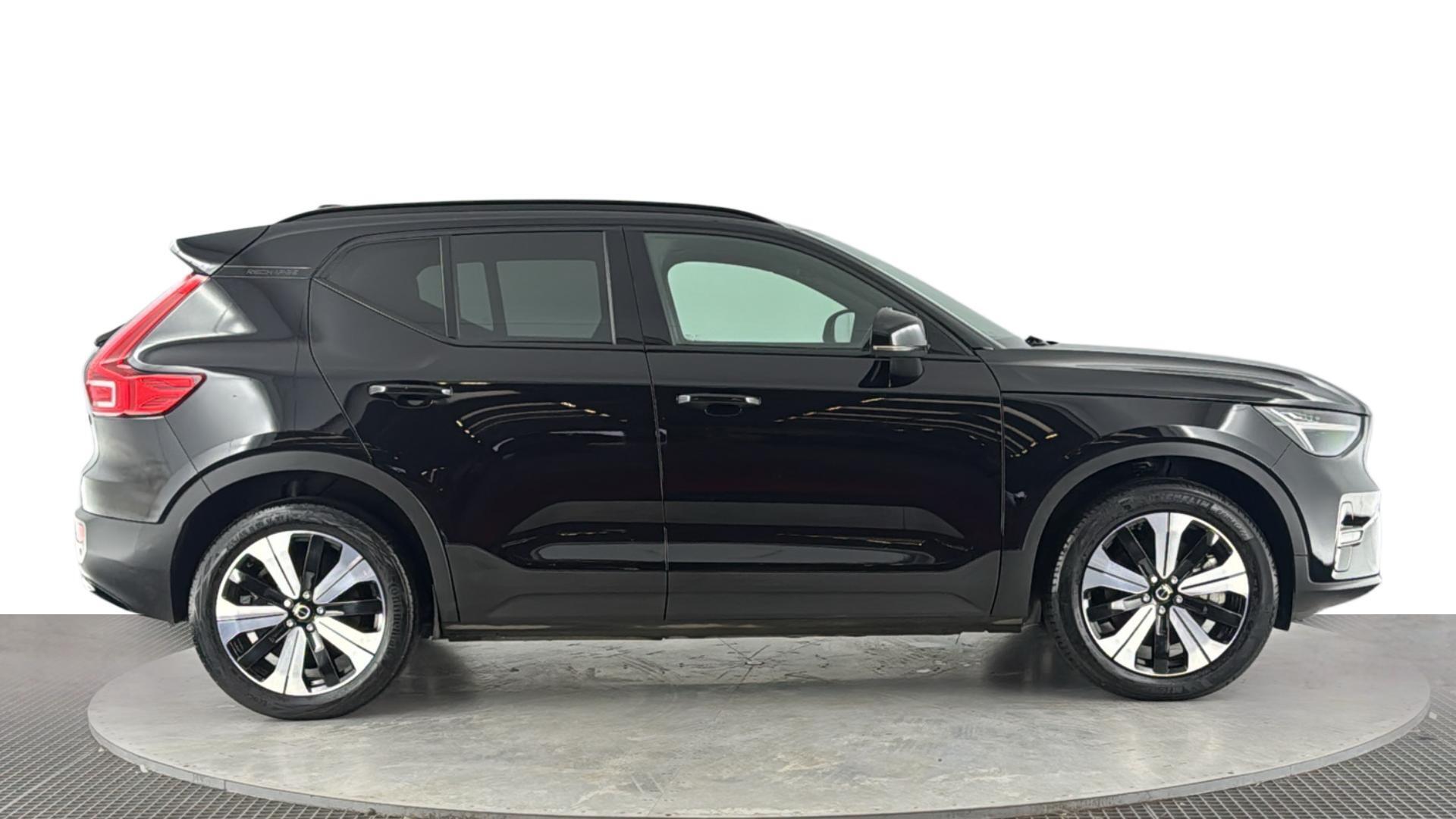 Volvo XC40 view 3