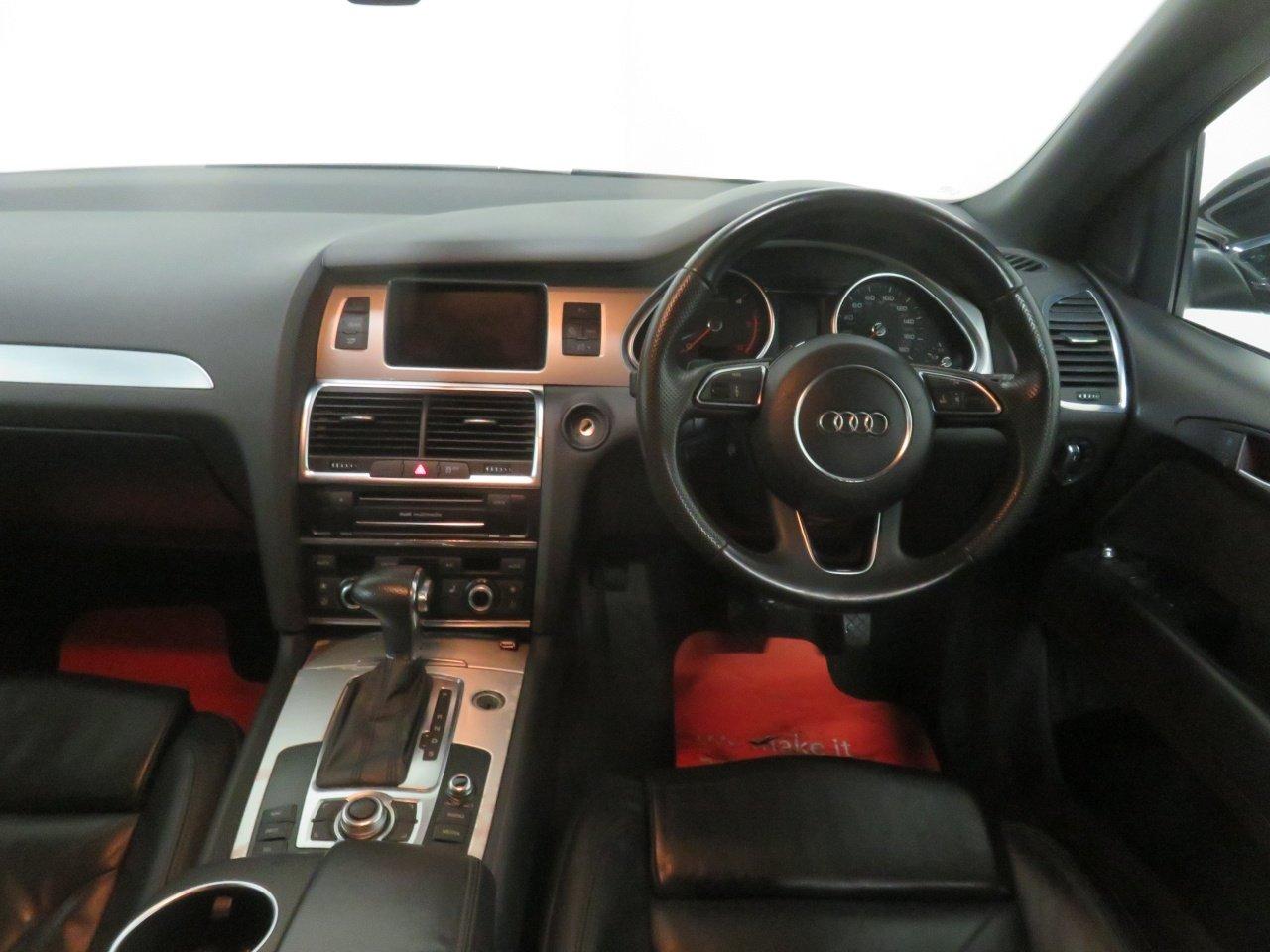 Audi Q7 view 43