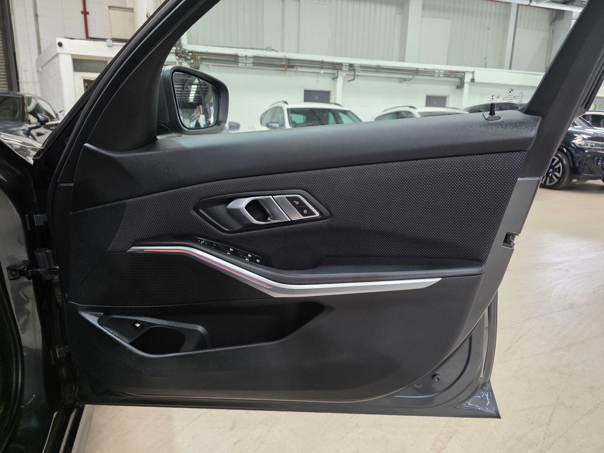 BMW 3 Series view 14