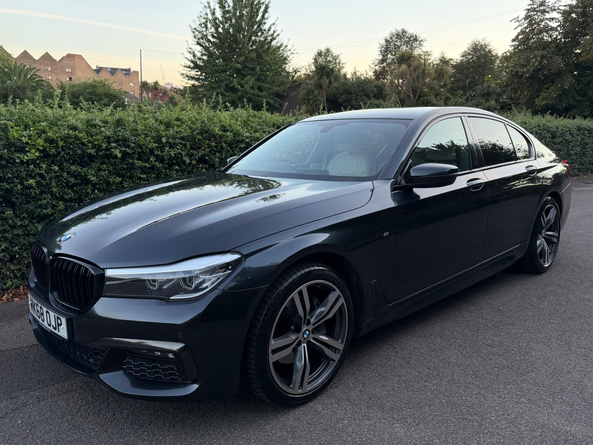 BMW 7 Series view 3