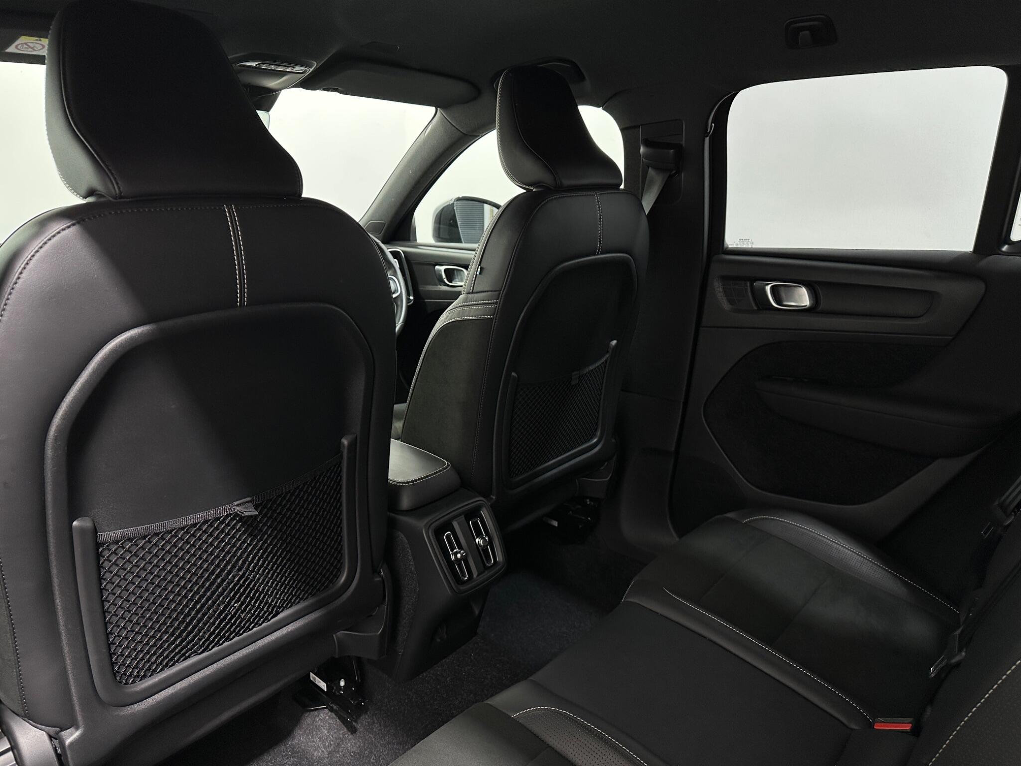 Volvo XC40 view 36