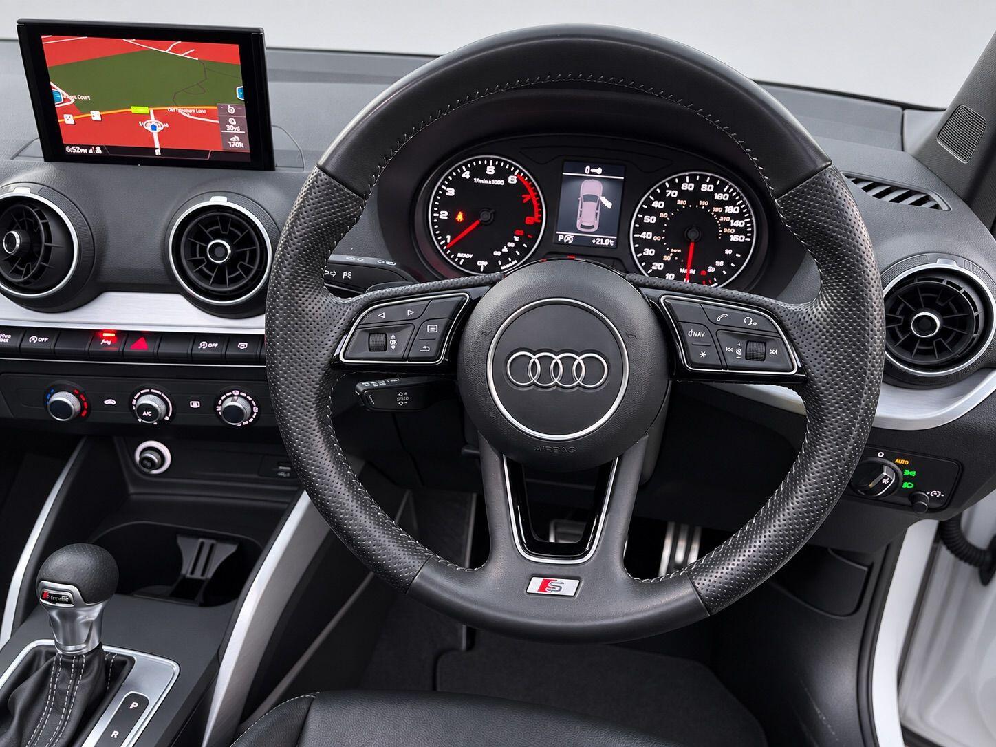 Audi Q2 view 27