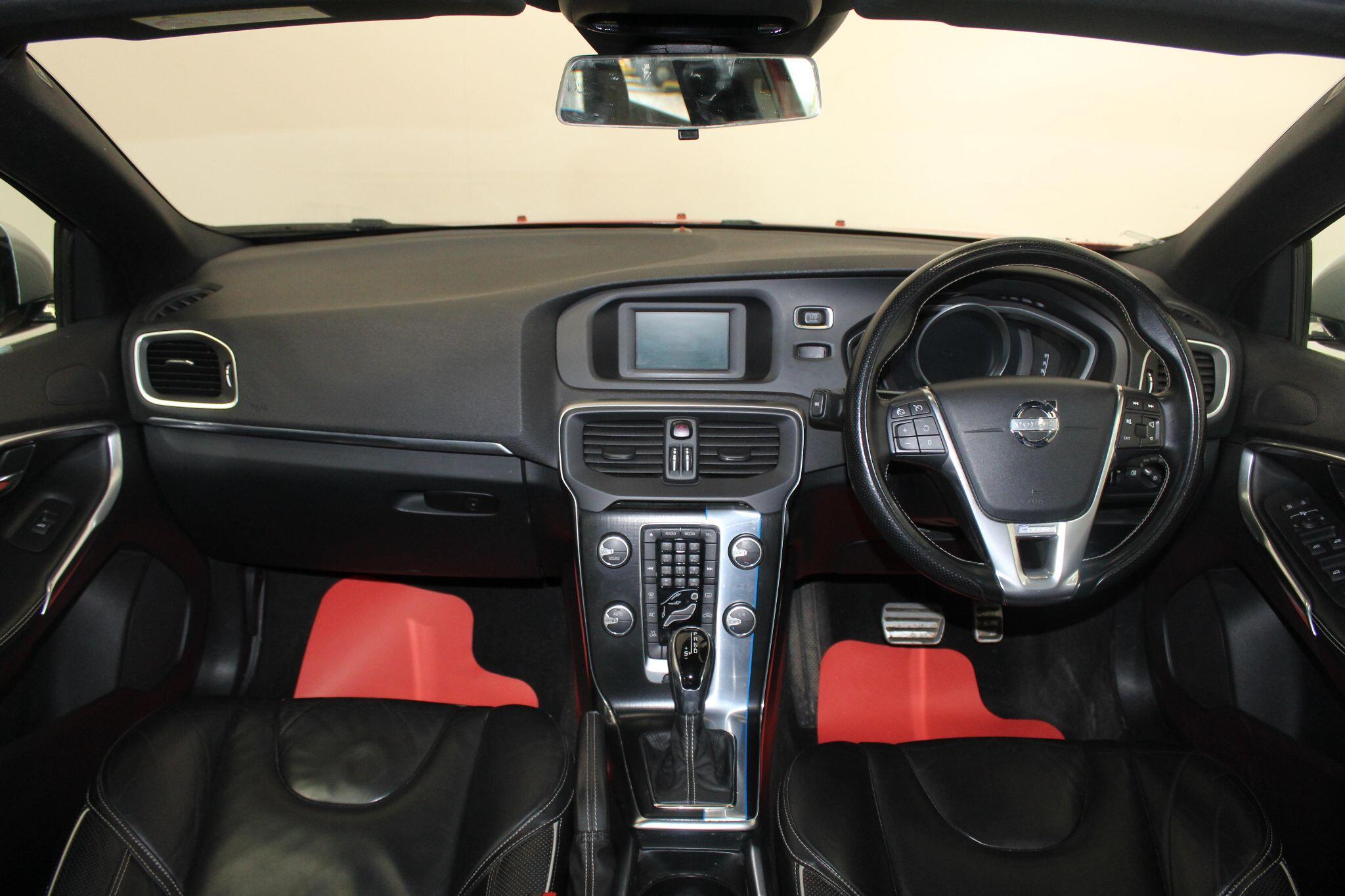 Volvo V40 view 27