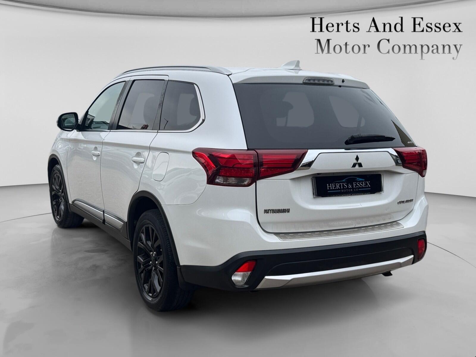 Mitsubishi Outlander view 4