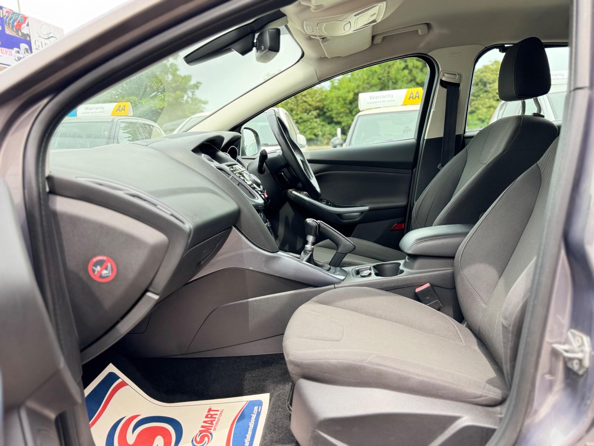 Ford Focus view 15