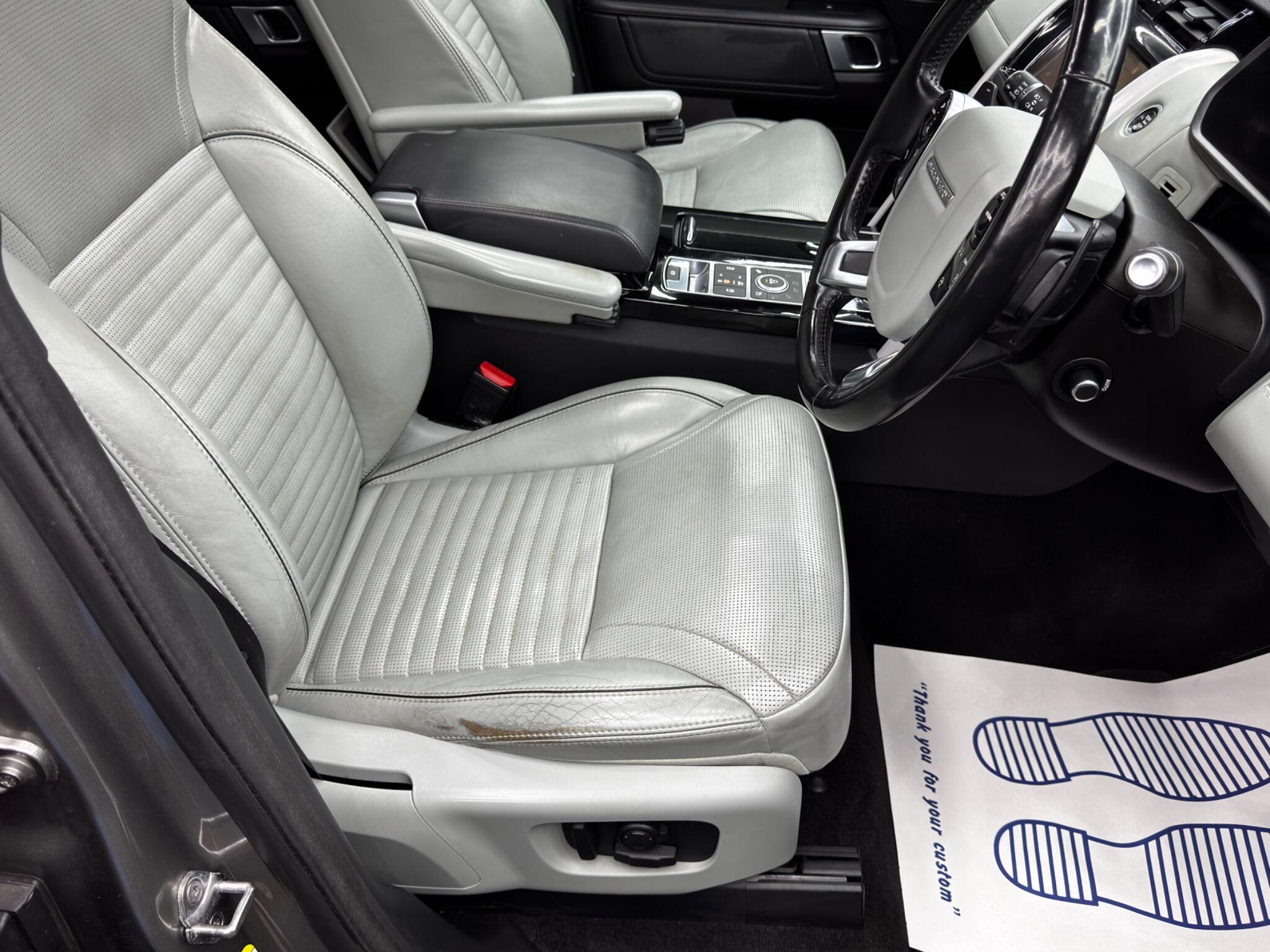 Land Rover Discovery view 13