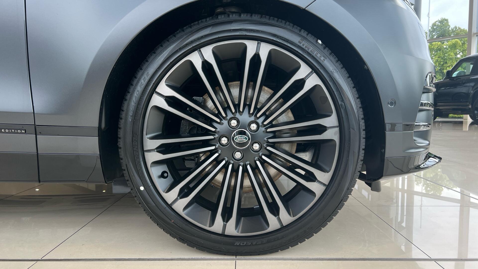 Land Rover Range Rover Velar view 20