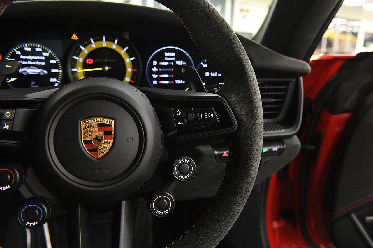 Porsche 911 view 27