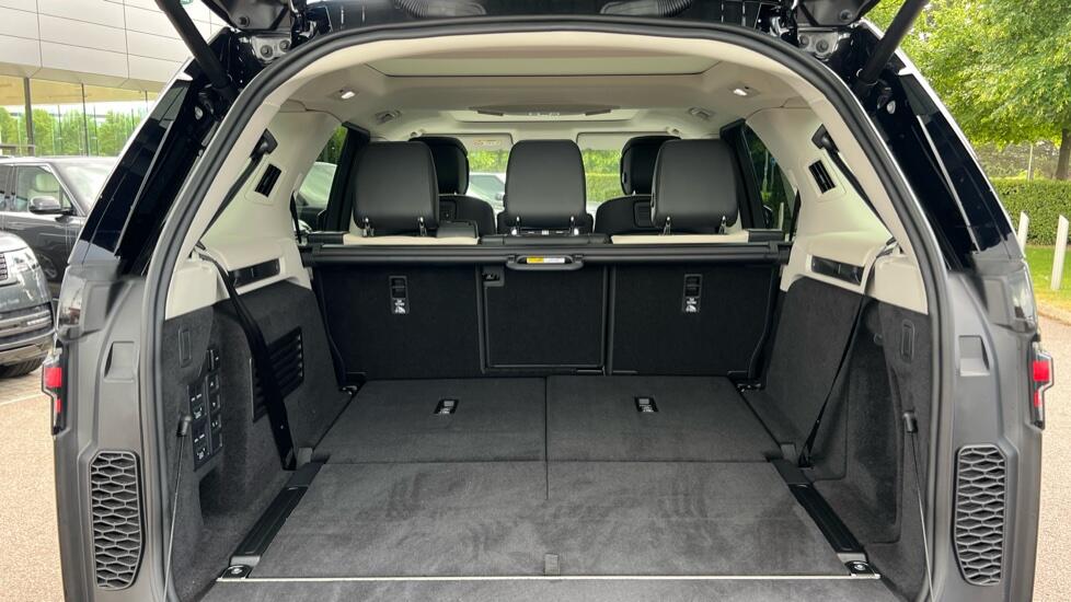 Land Rover Discovery view 10