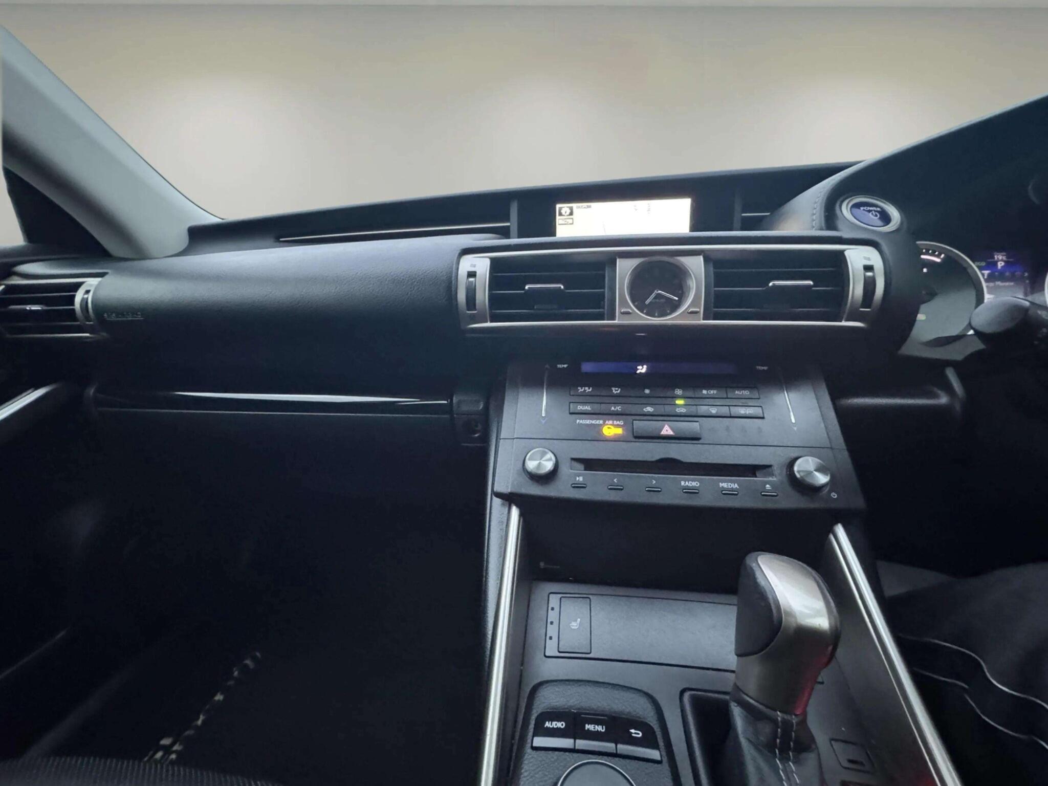 Lexus Is view 32