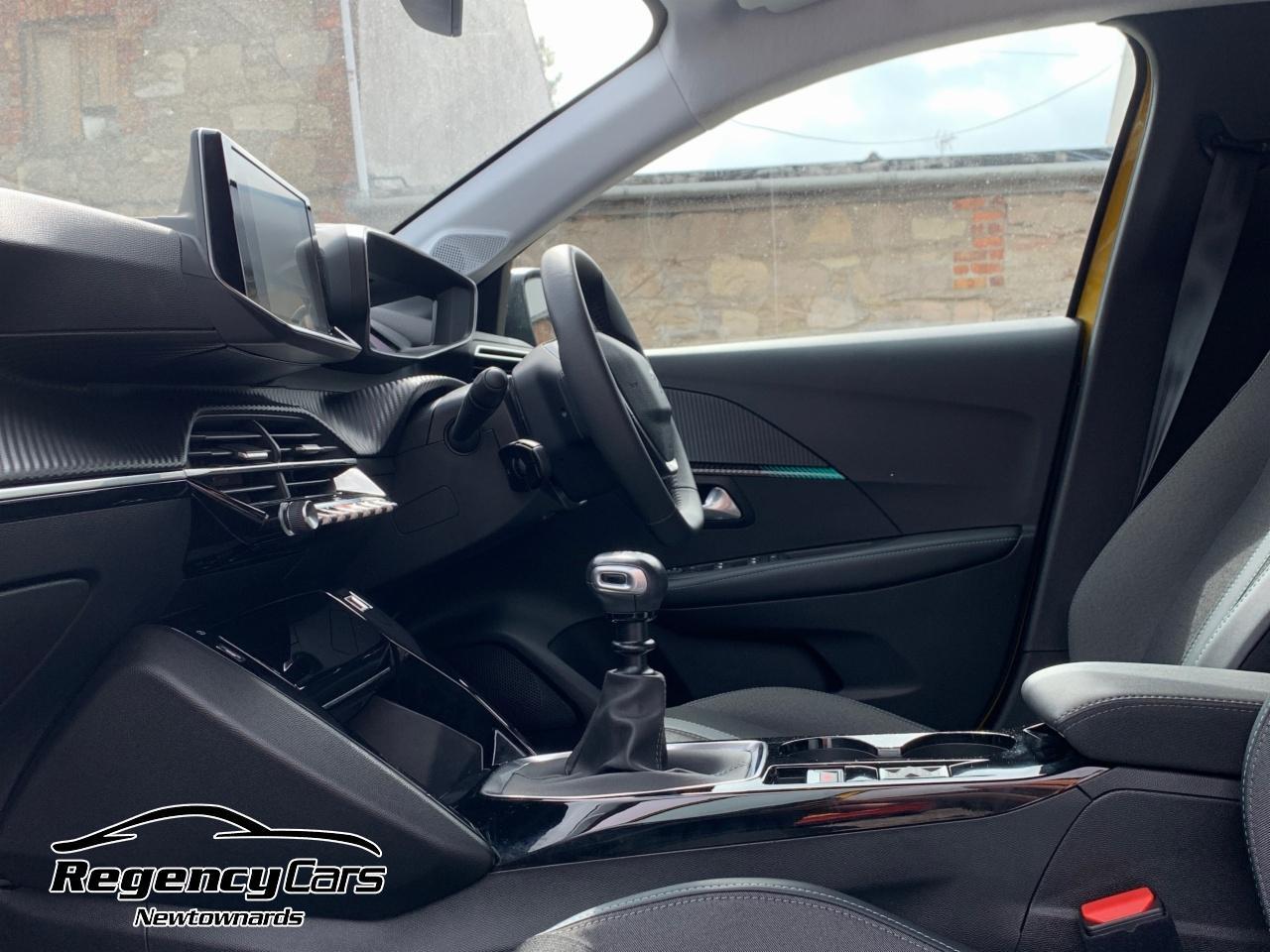 Peugeot 208 view 38