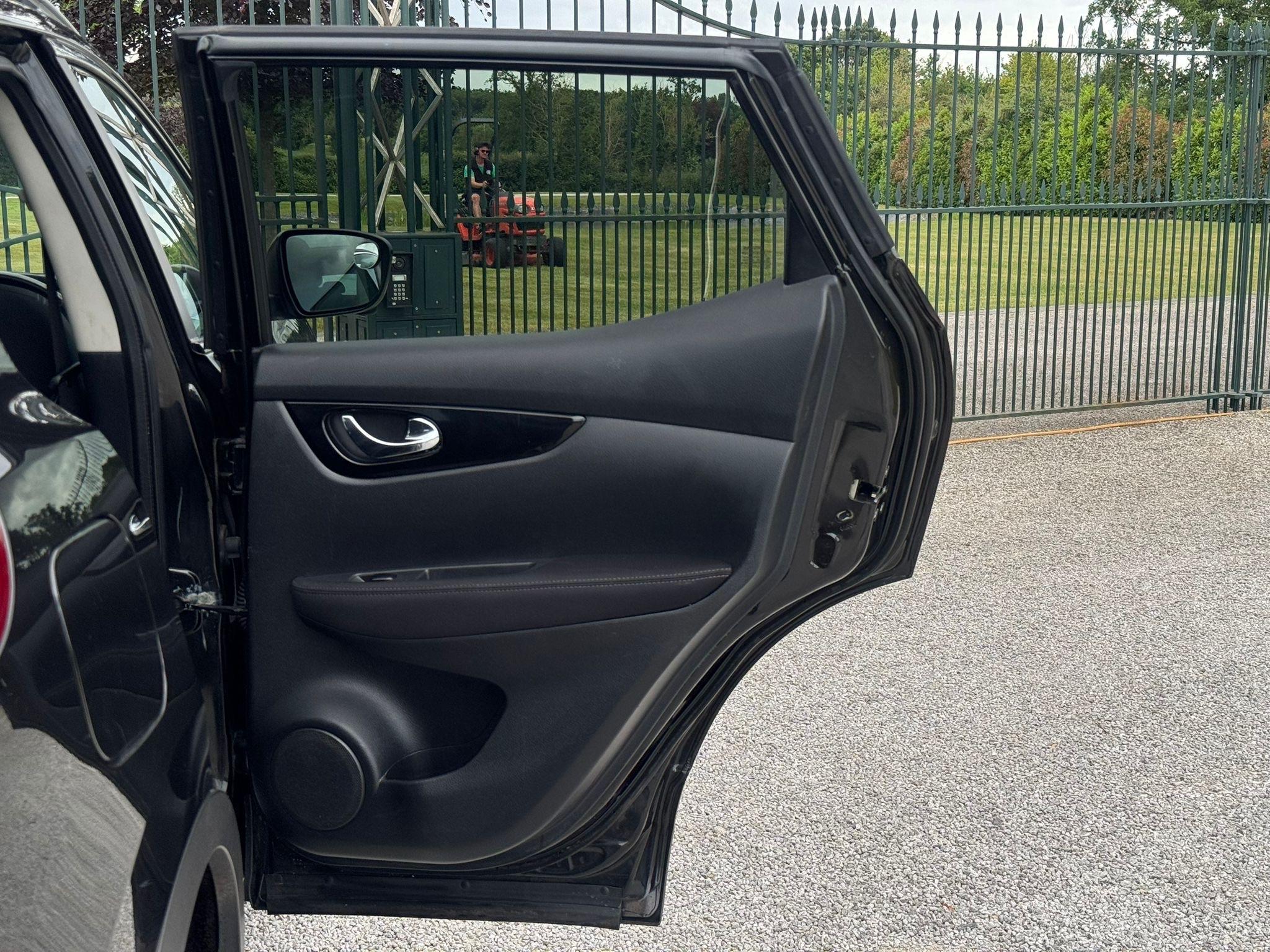 2015 Nissan Qashqai image 28