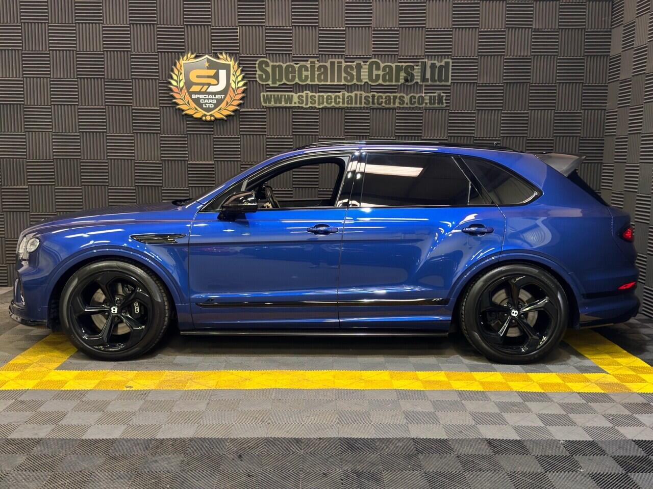 Bentley Bentayga view 25