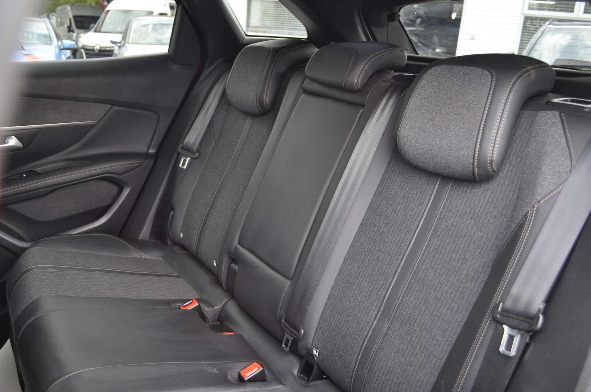 Peugeot 3008 view 12