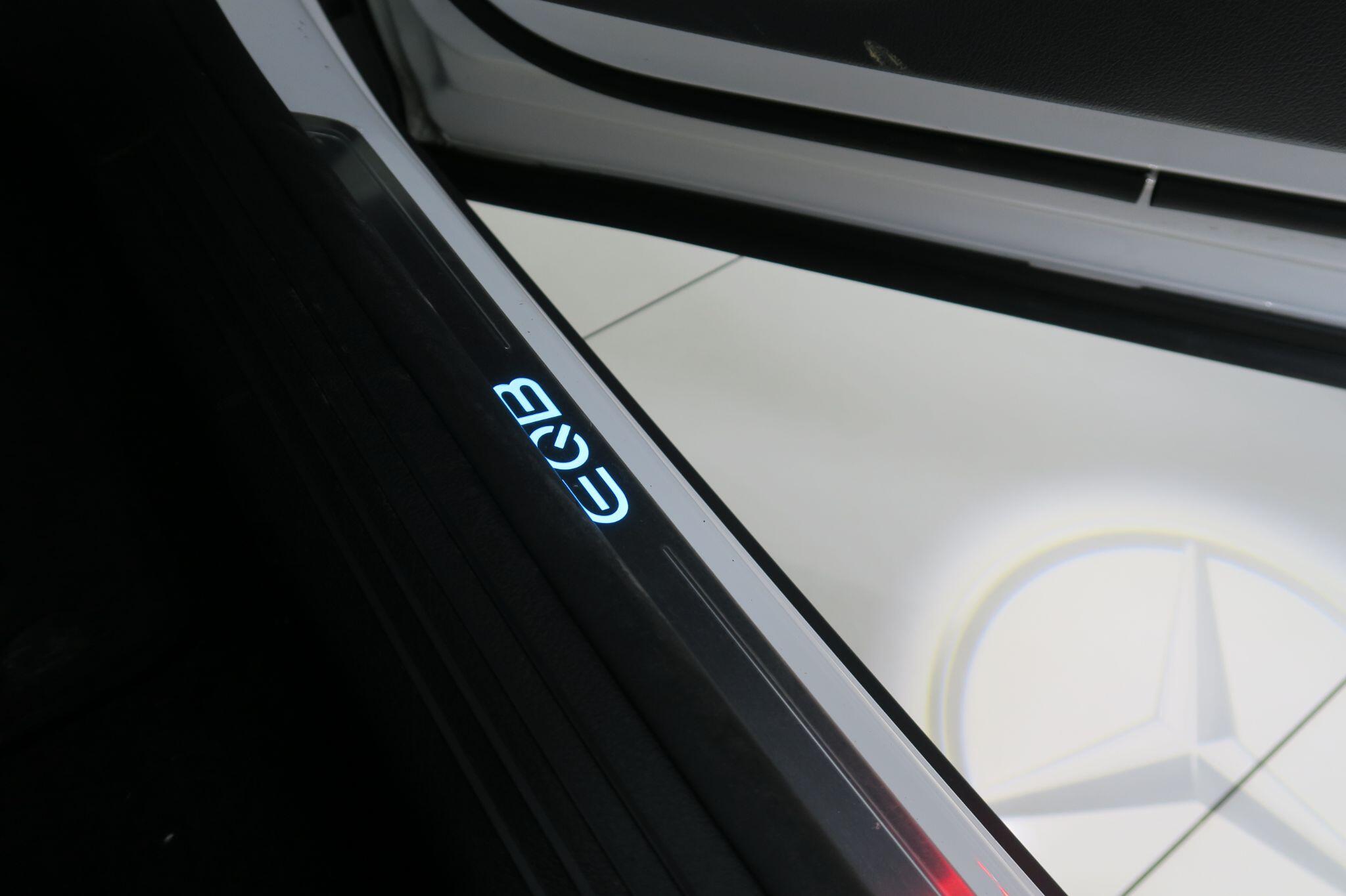Mercedes-Benz Eqb view 19