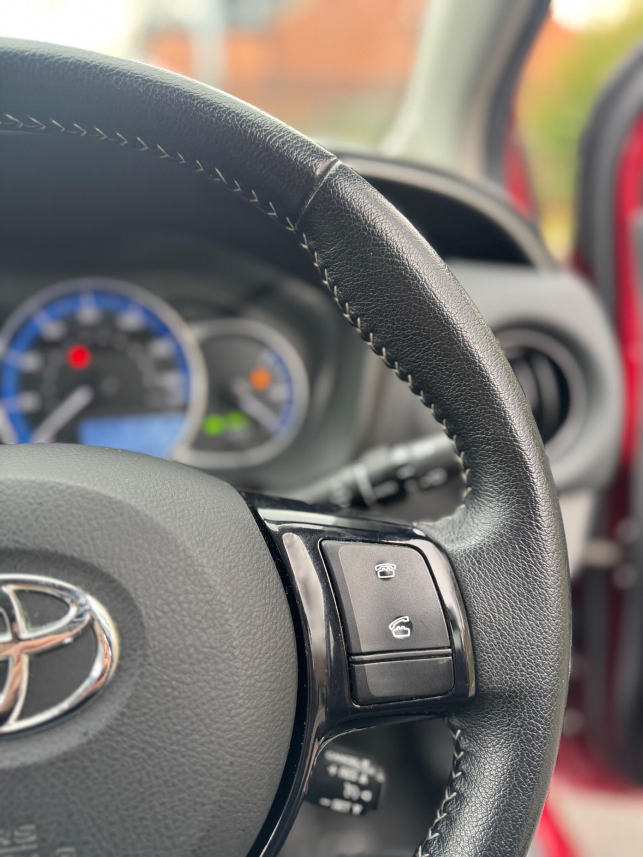 2017 Toyota Yaris 1.5 VVT-h Excel E-CVT Euro 6 (s/s) 5dr (15in Alloy) image 49