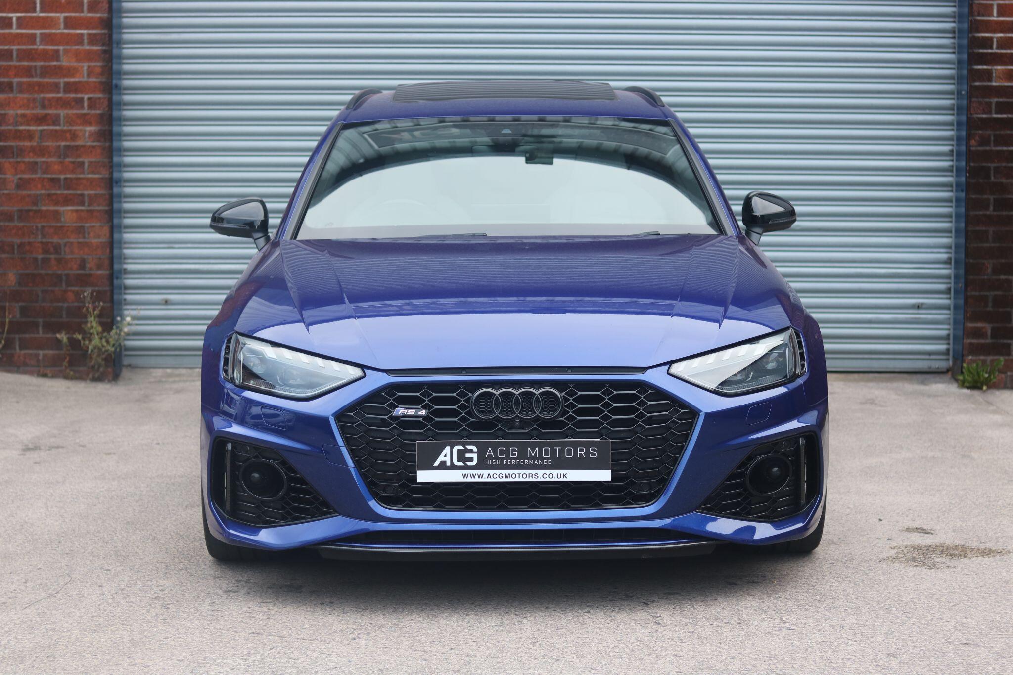 Audi RS4 view 2